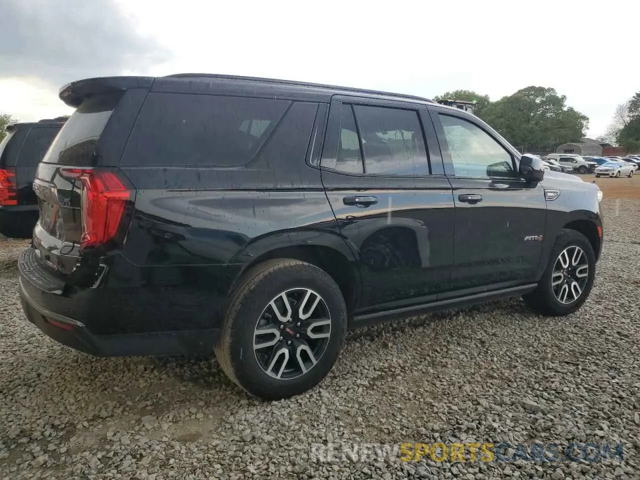 3 Photograph of a damaged car 1GKS2CKD8RR392405 GMC YUKON 2024