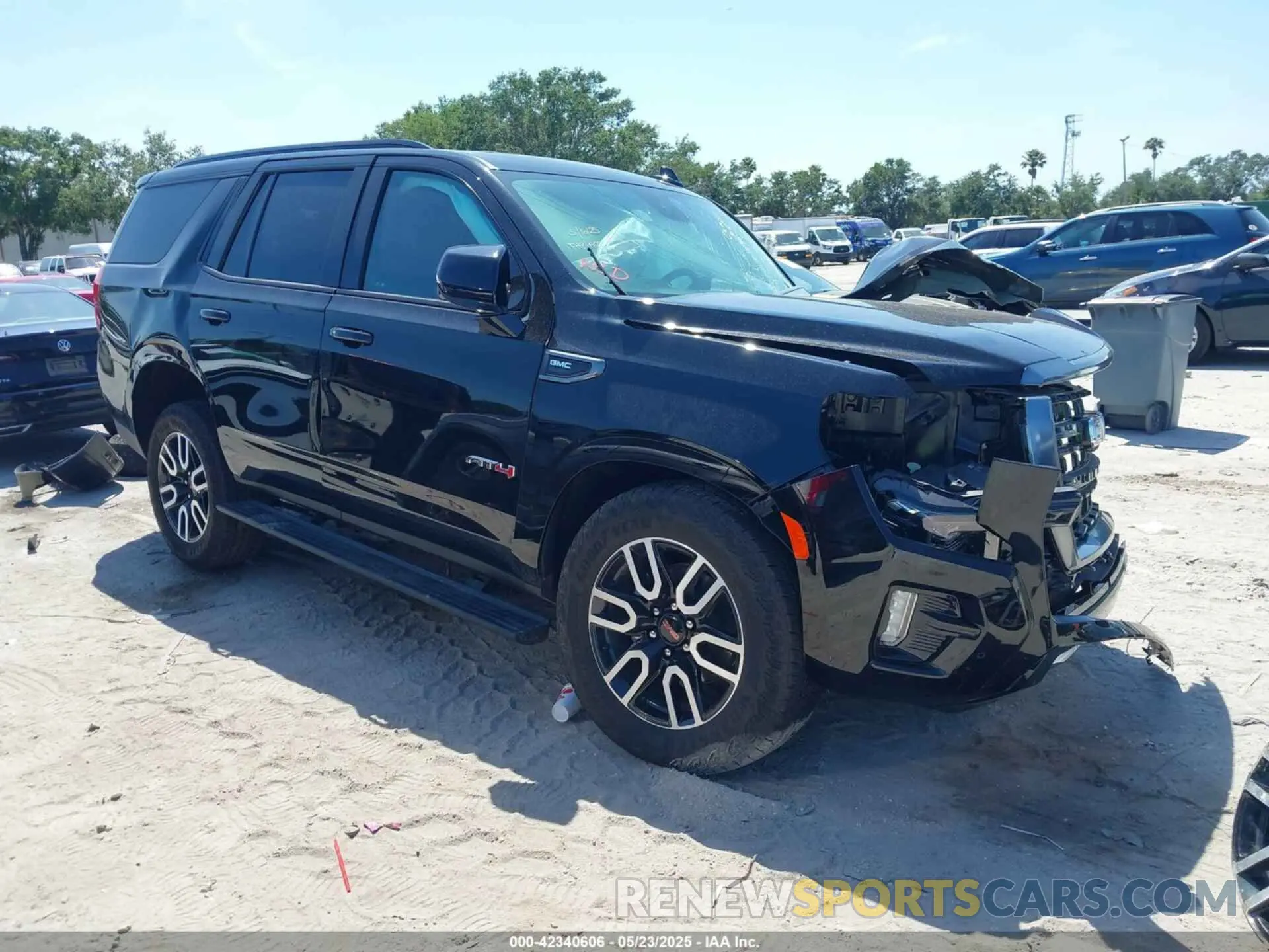 1 Photograph of a damaged car 1GKS2CKL4RR262774 GMC YUKON 2024