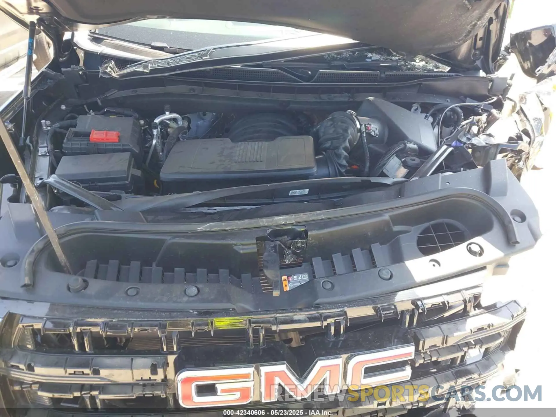 10 Photograph of a damaged car 1GKS2CKL4RR262774 GMC YUKON 2024