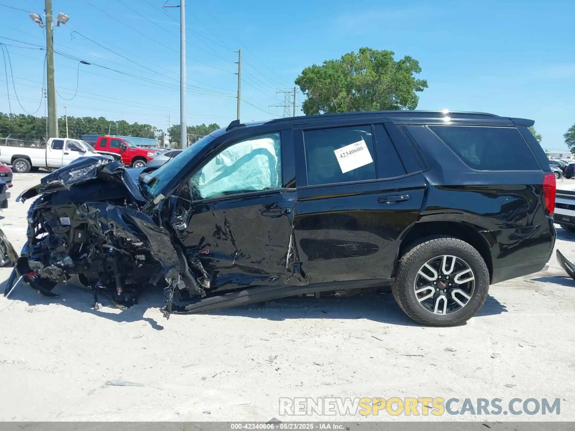 15 Photograph of a damaged car 1GKS2CKL4RR262774 GMC YUKON 2024