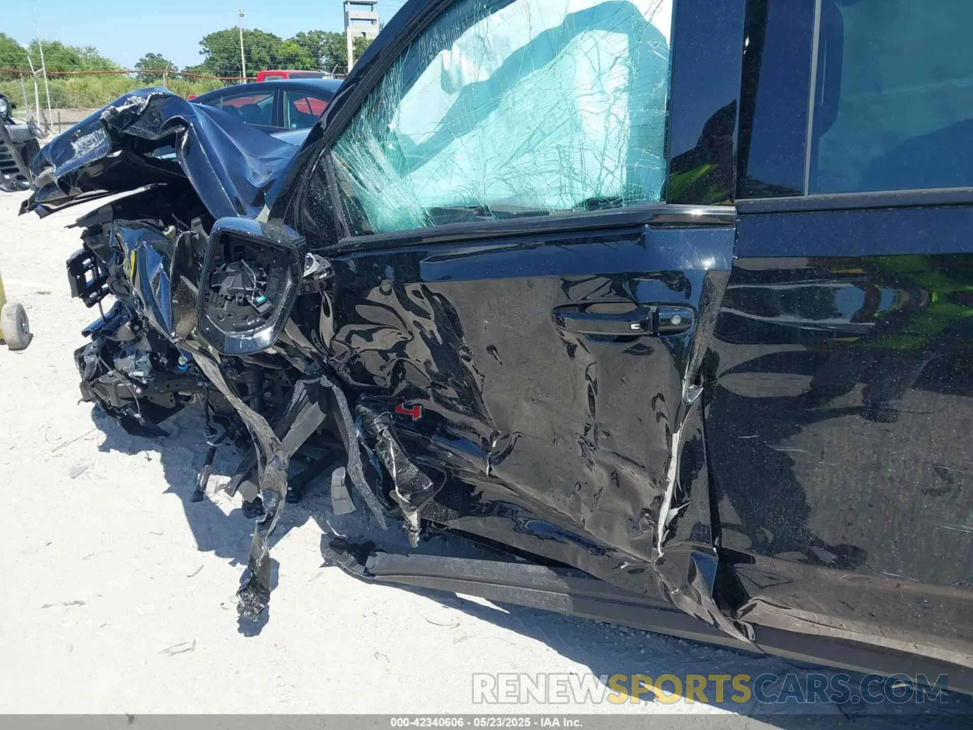 19 Photograph of a damaged car 1GKS2CKL4RR262774 GMC YUKON 2024