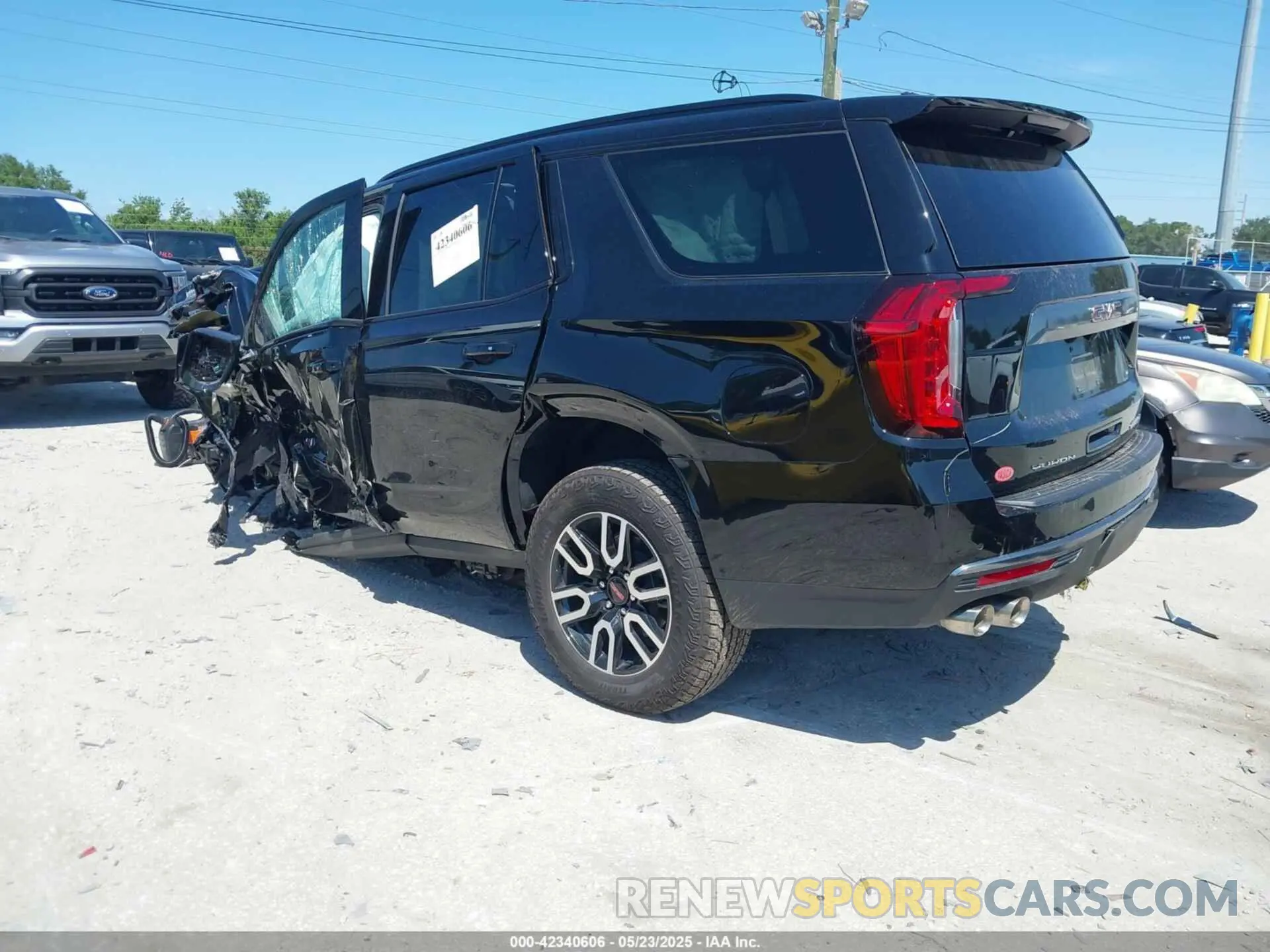 3 Photograph of a damaged car 1GKS2CKL4RR262774 GMC YUKON 2024