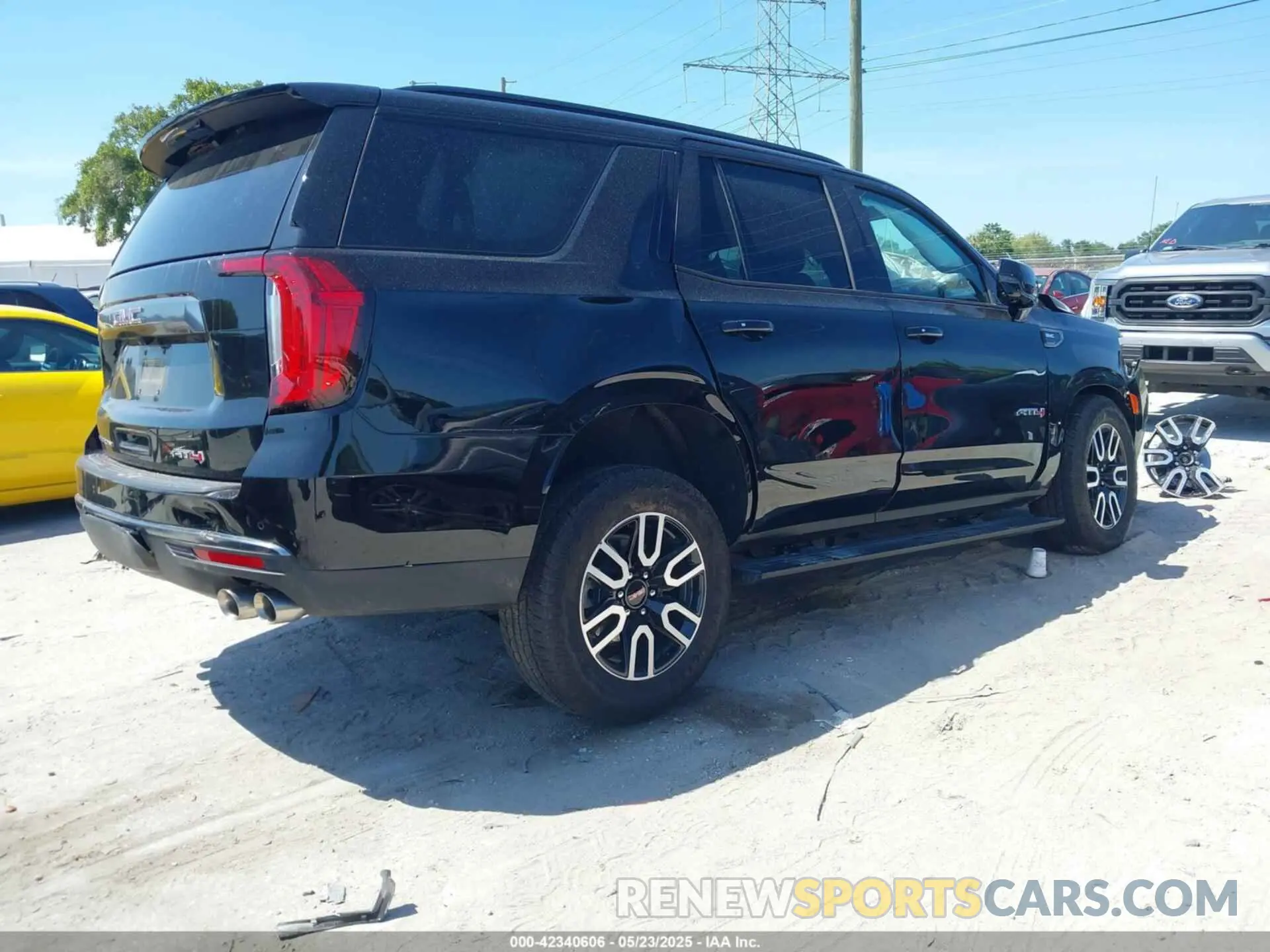 4 Photograph of a damaged car 1GKS2CKL4RR262774 GMC YUKON 2024