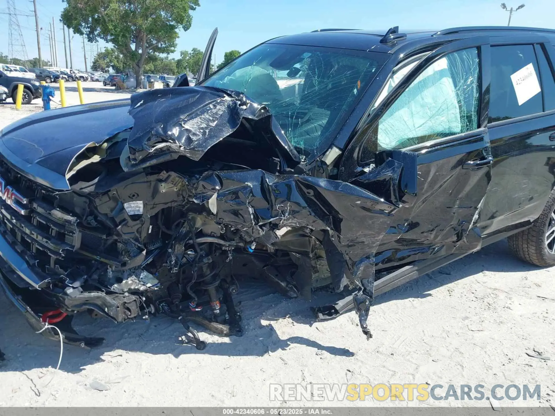 6 Photograph of a damaged car 1GKS2CKL4RR262774 GMC YUKON 2024