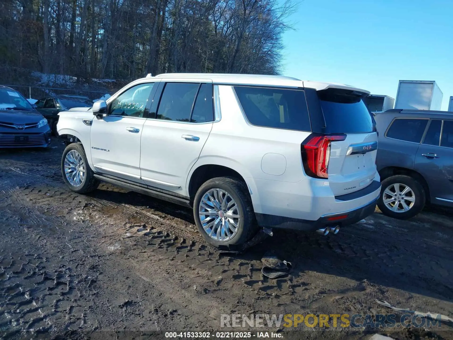 3 Photograph of a damaged car 1GKS2DKL2RR285492 GMC YUKON 2024