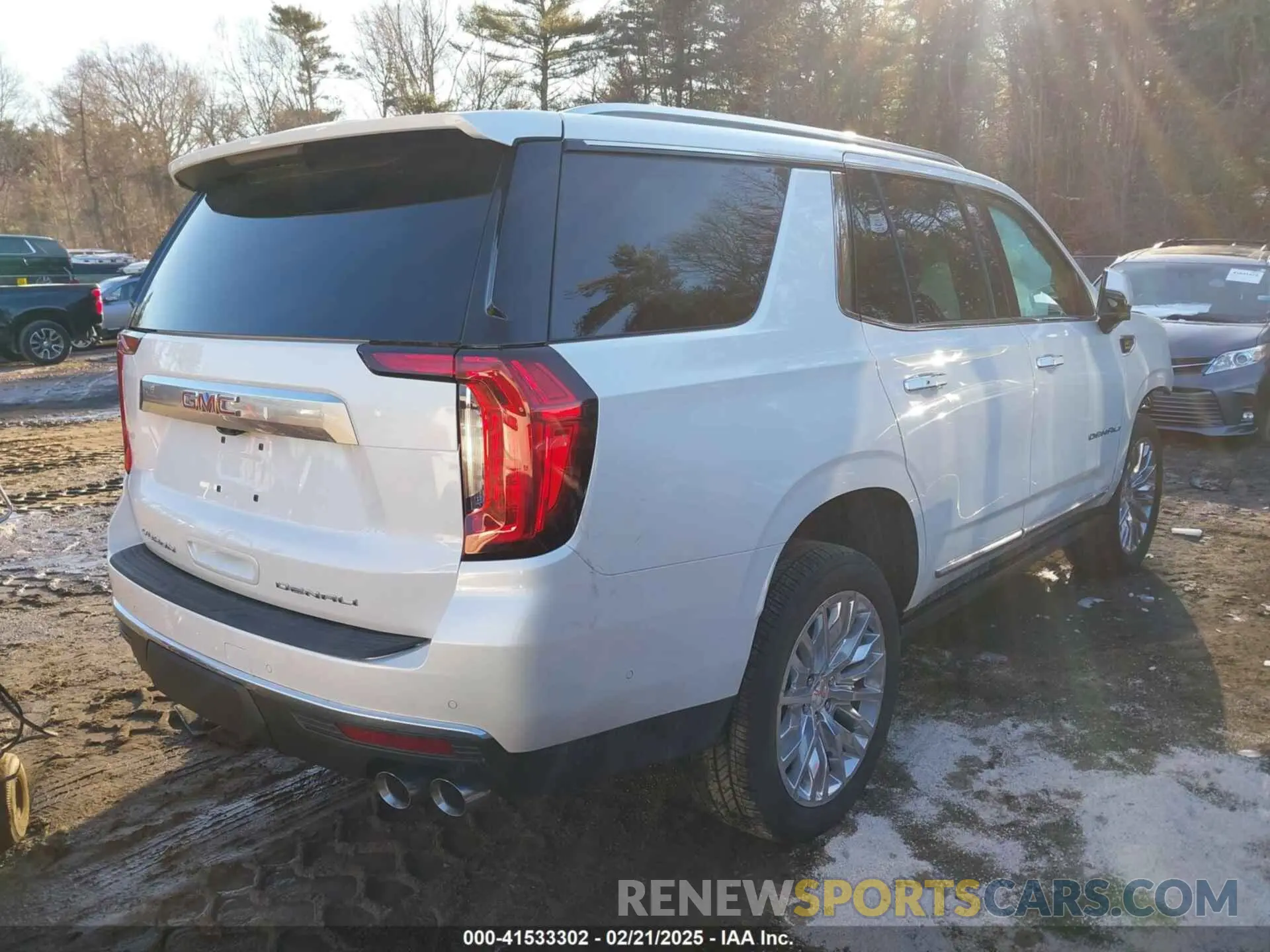 4 Photograph of a damaged car 1GKS2DKL2RR285492 GMC YUKON 2024