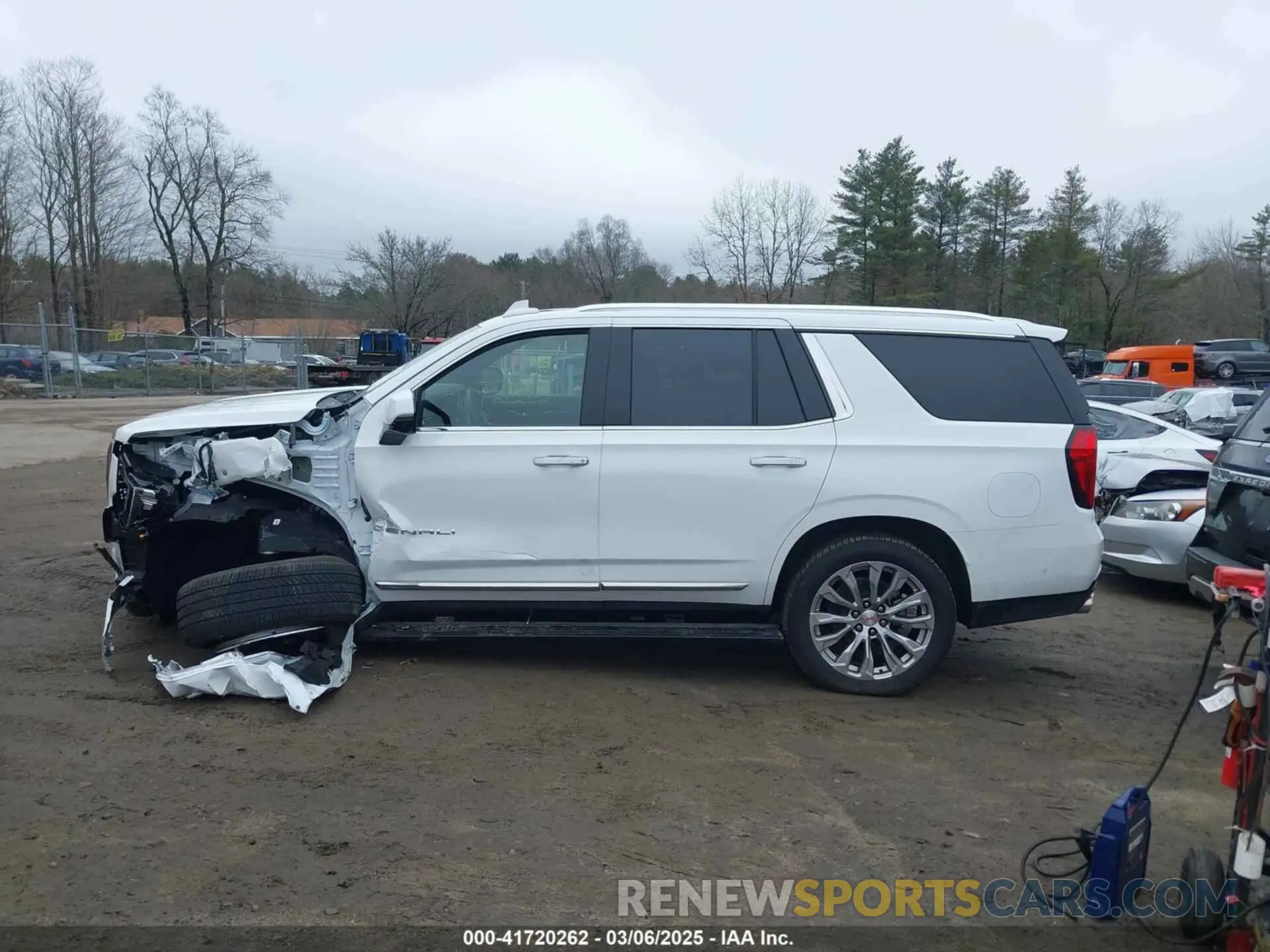 14 Photograph of a damaged car 1GKS2DKL4RR386288 GMC YUKON 2024