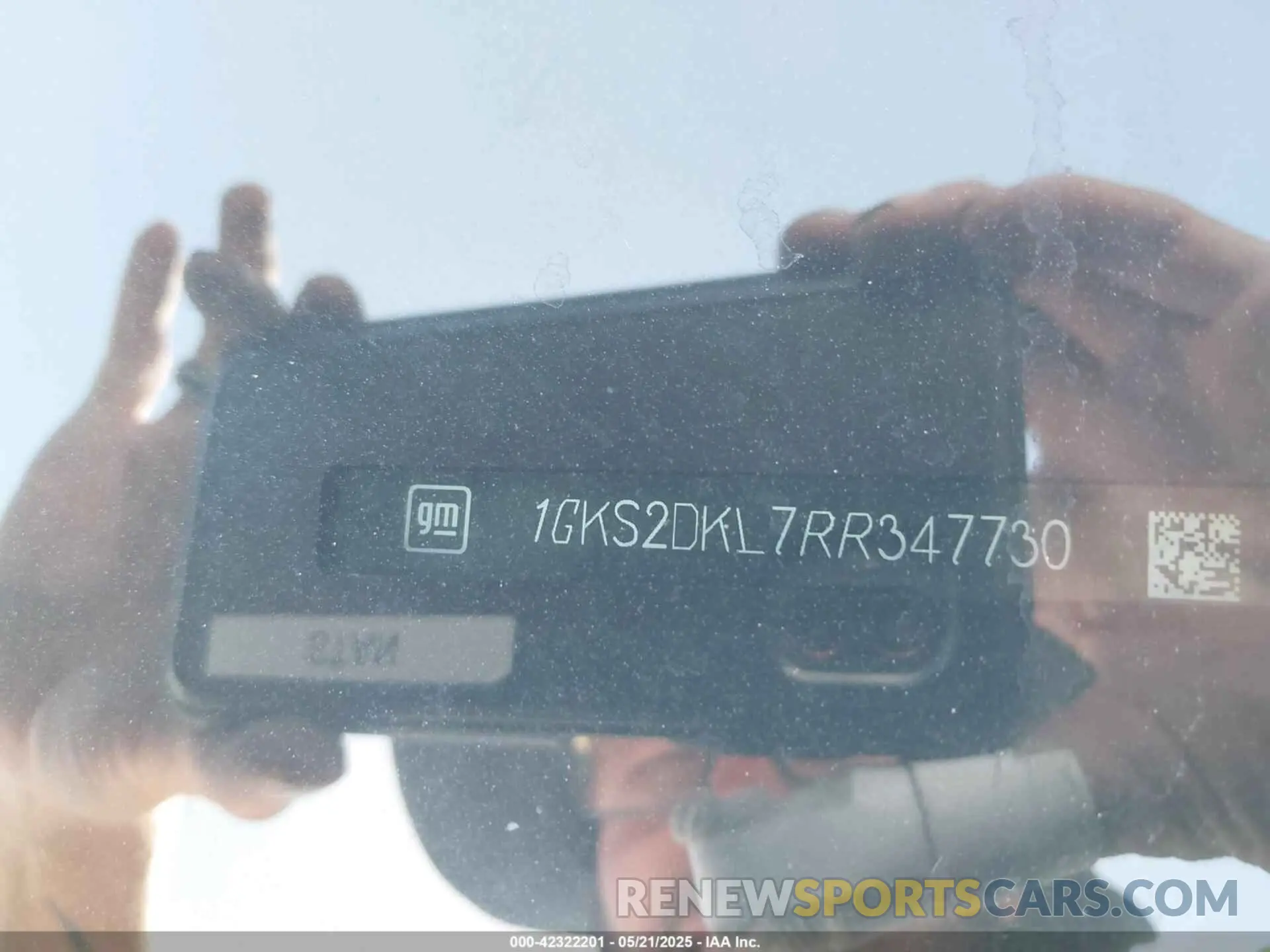 9 Photograph of a damaged car 1GKS2DKL7RR347730 GMC YUKON 2024