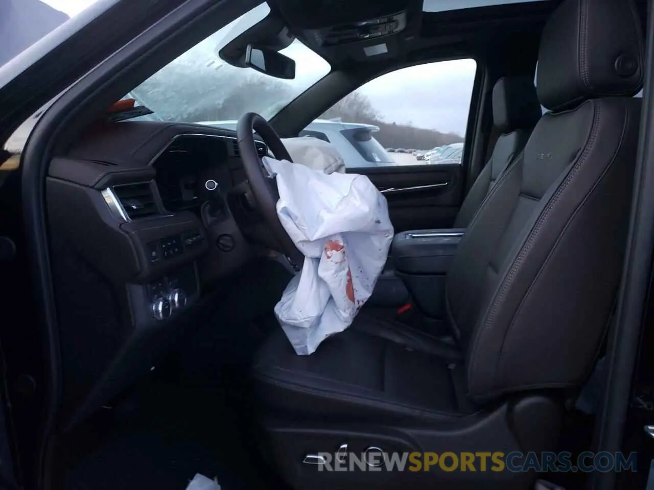 7 Photograph of a damaged car 1GKS2DKL9RR309772 GMC YUKON 2024