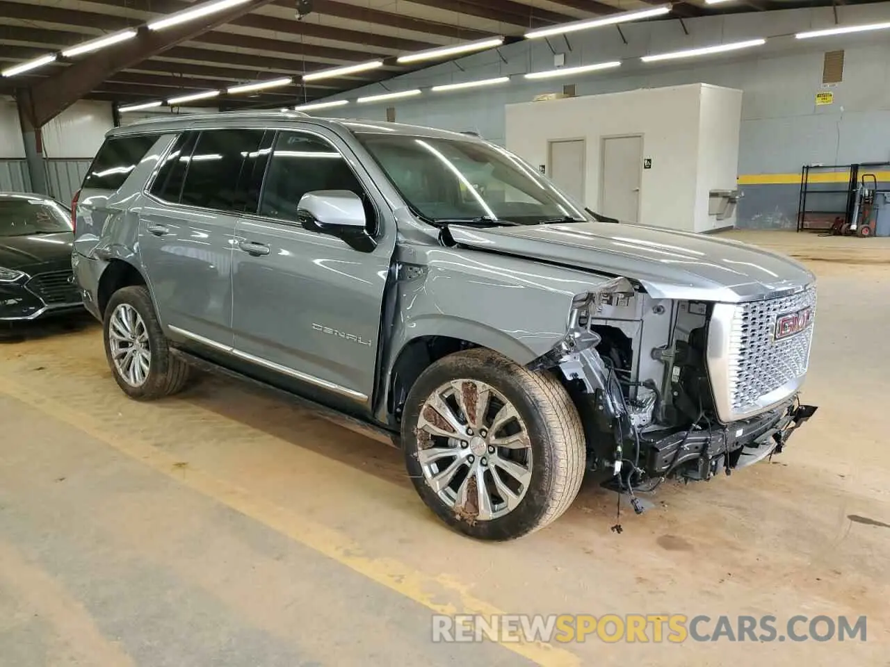 4 Photograph of a damaged car 1GKS2DKT1RR153503 GMC YUKON 2024