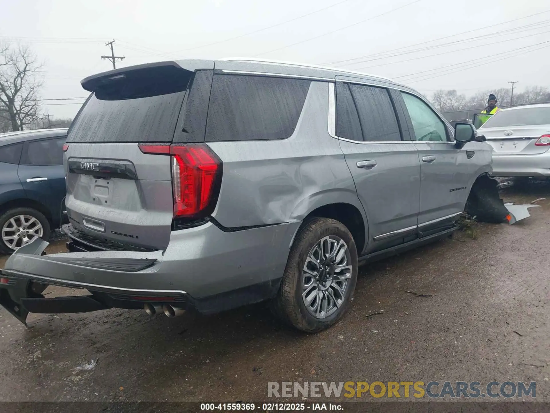 4 Photograph of a damaged car 1GKS2EKL2RR239053 GMC YUKON 2024