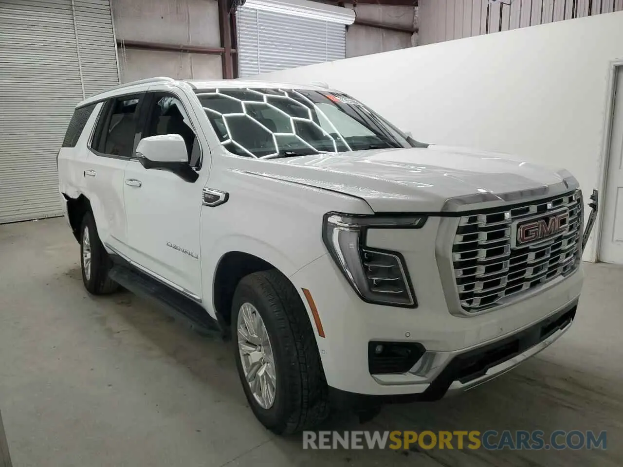 4 Photograph of a damaged car 1GKS1DRL8SR194953 GMC YUKON 2025