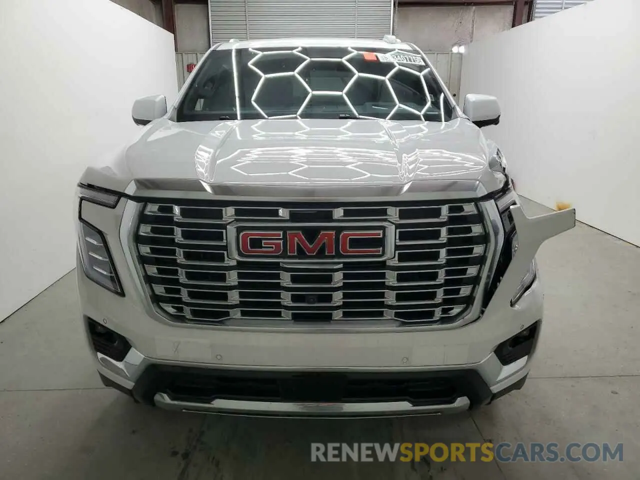 5 Photograph of a damaged car 1GKS1DRL8SR194953 GMC YUKON 2025