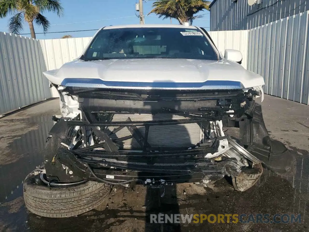 5 Photograph of a damaged car 1GKS1DRL8SR196833 GMC YUKON 2025