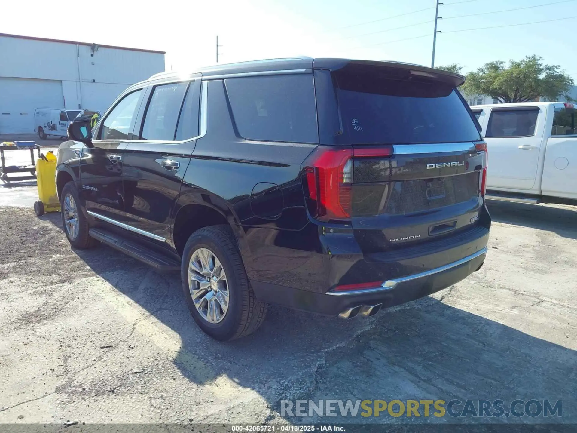 3 Photograph of a damaged car 1GKS1DRL9SR193603 GMC YUKON 2025