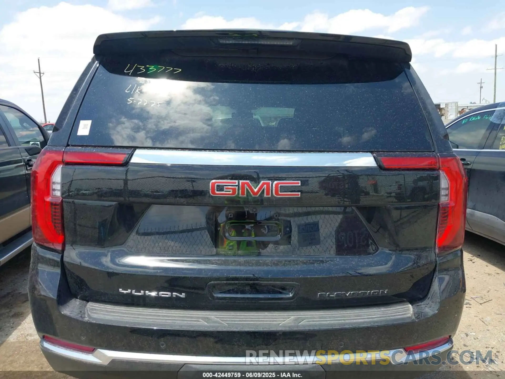 16 Photograph of a damaged car 1GKS2BRD0SR248658 GMC YUKON 2025