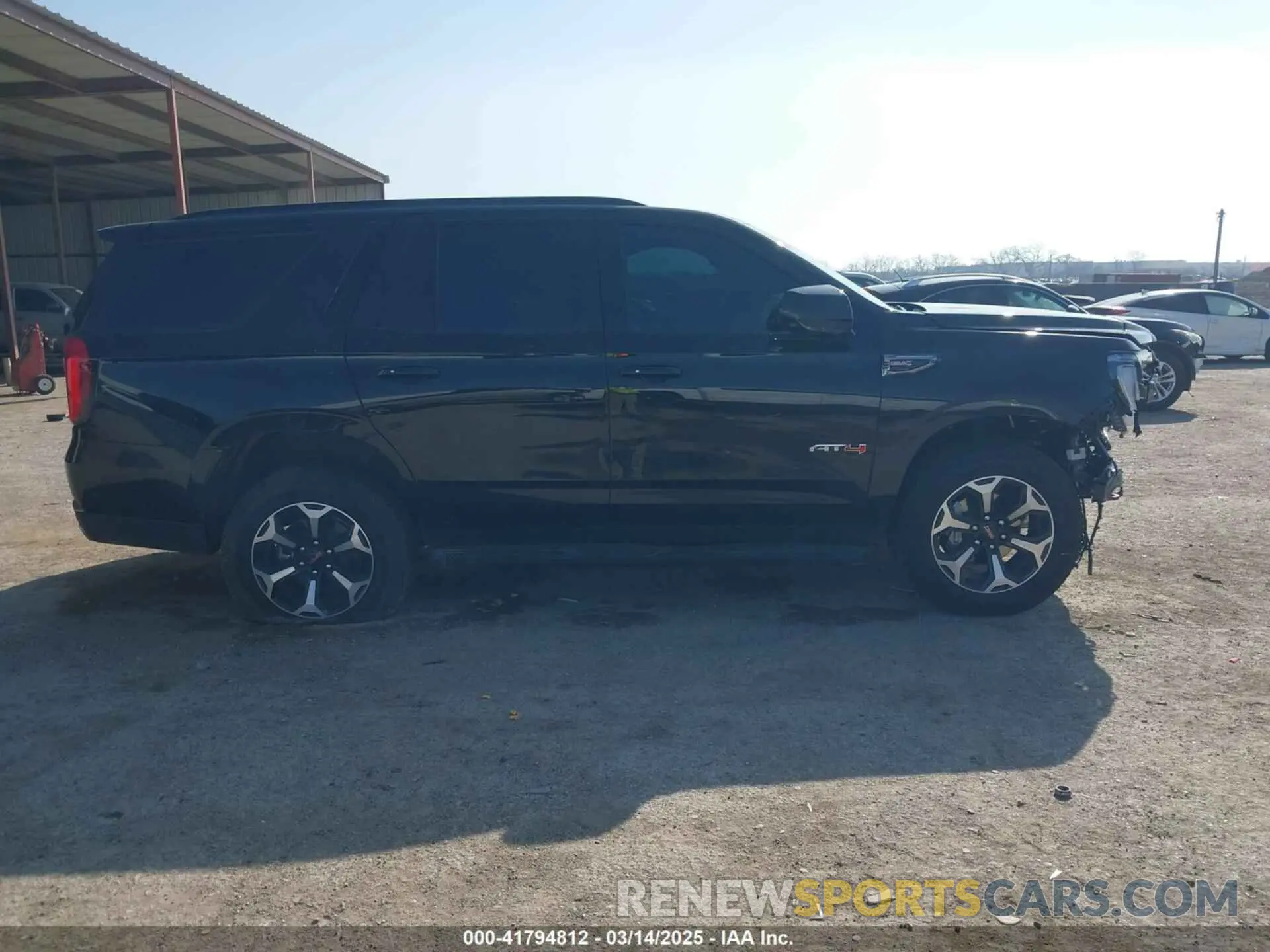 14 Photograph of a damaged car 1GKS2CRD1SR167030 GMC YUKON 2025