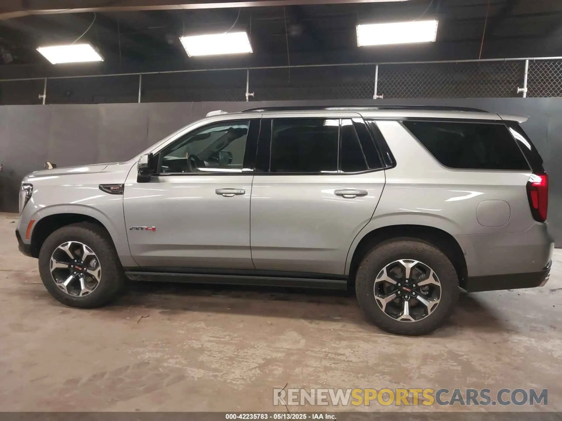 14 Photograph of a damaged car 1GKS2CRL7SR104621 GMC YUKON 2025