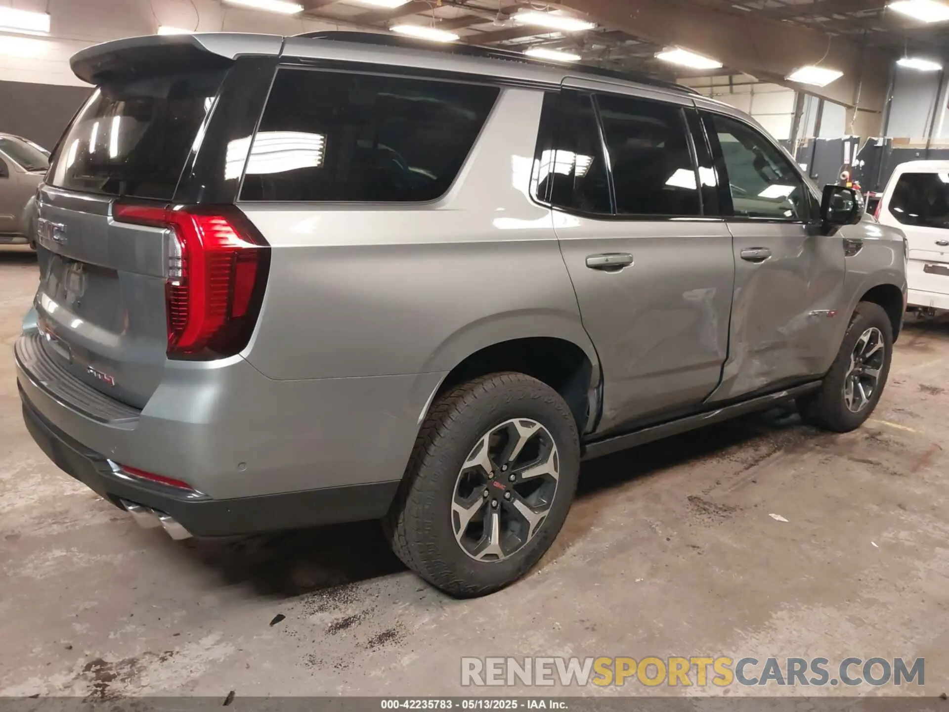 4 Photograph of a damaged car 1GKS2CRL7SR104621 GMC YUKON 2025