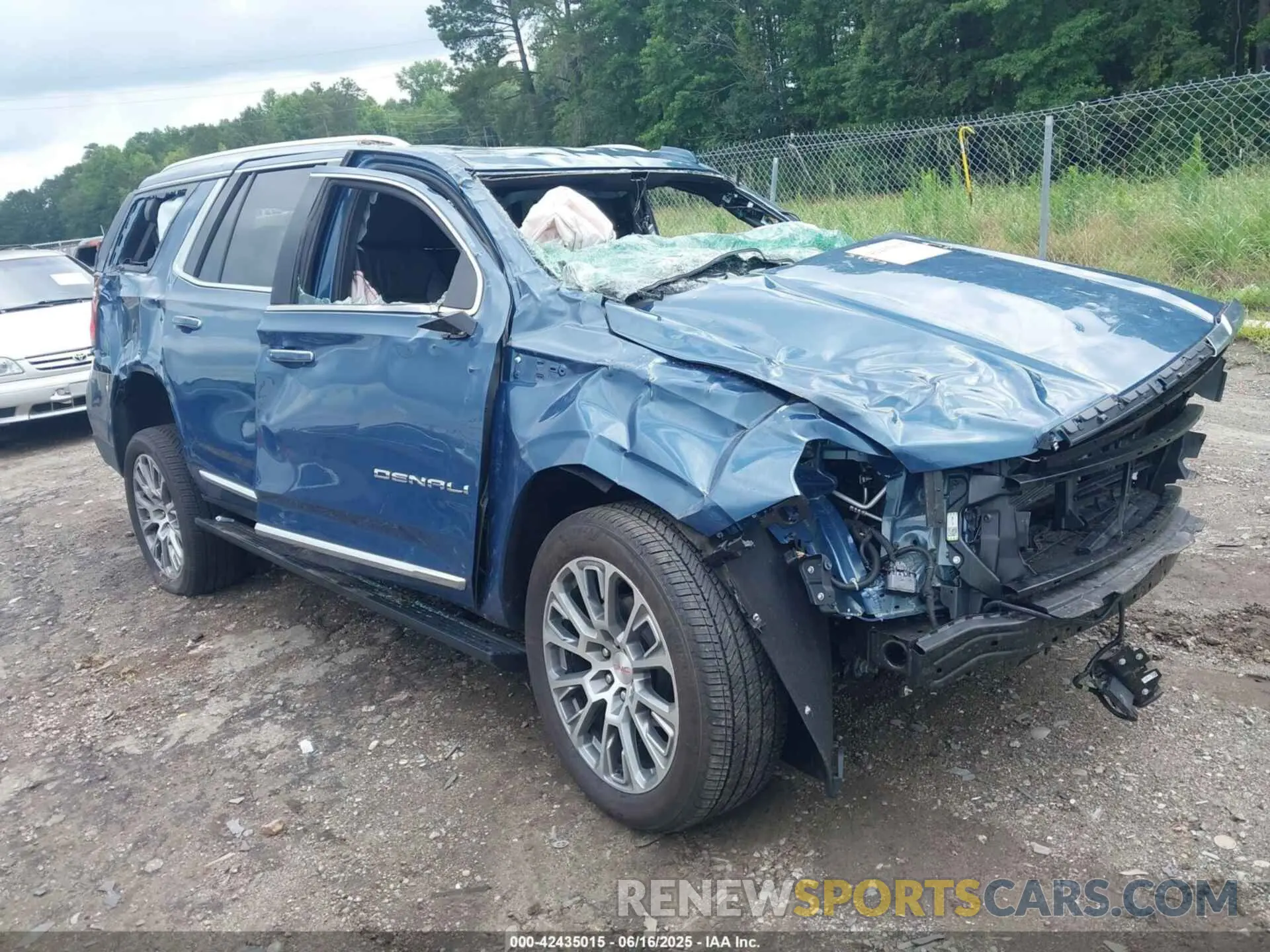 1 Photograph of a damaged car 1GKS2DRL3SR135290 GMC YUKON 2025