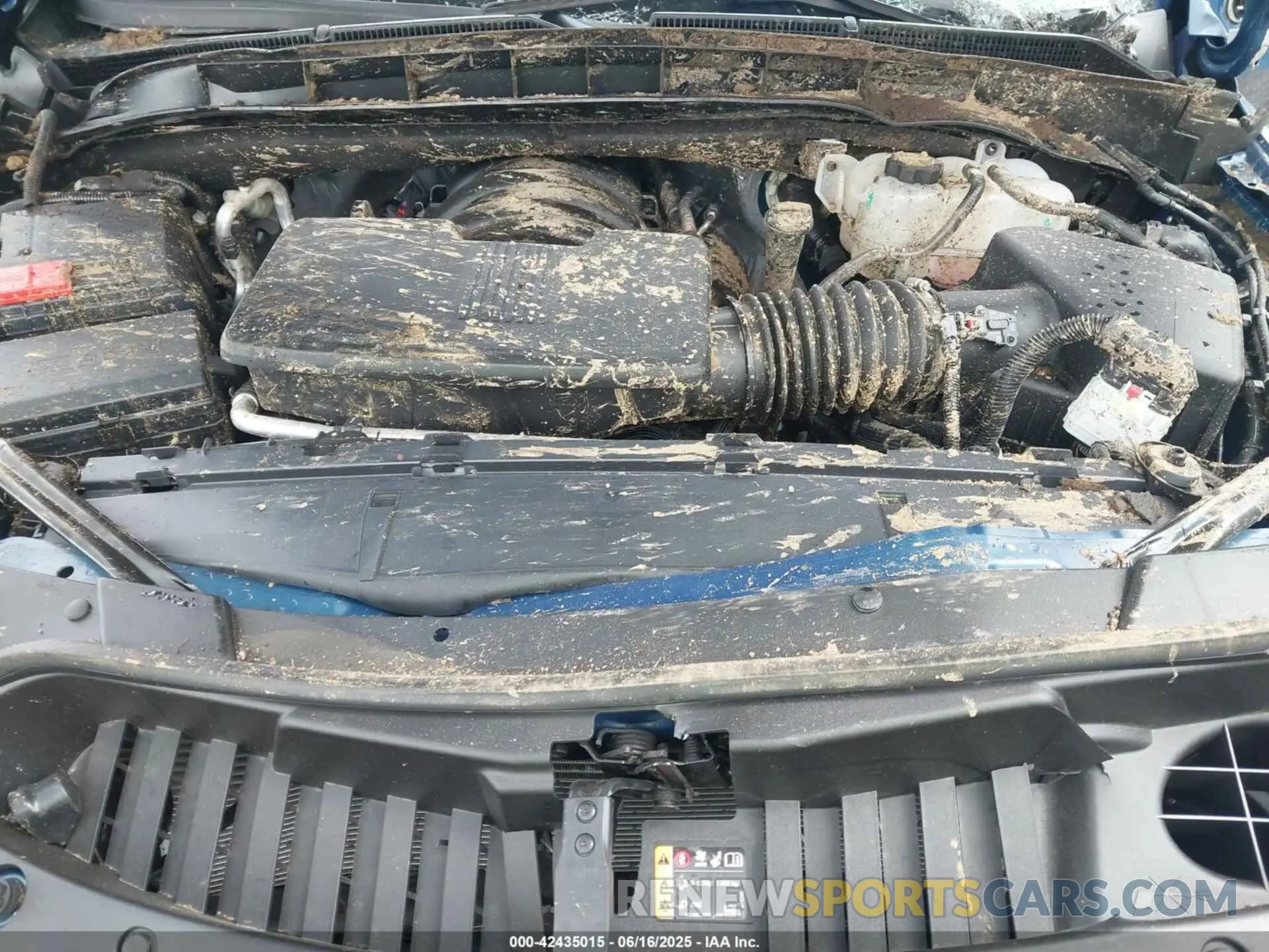 10 Photograph of a damaged car 1GKS2DRL3SR135290 GMC YUKON 2025