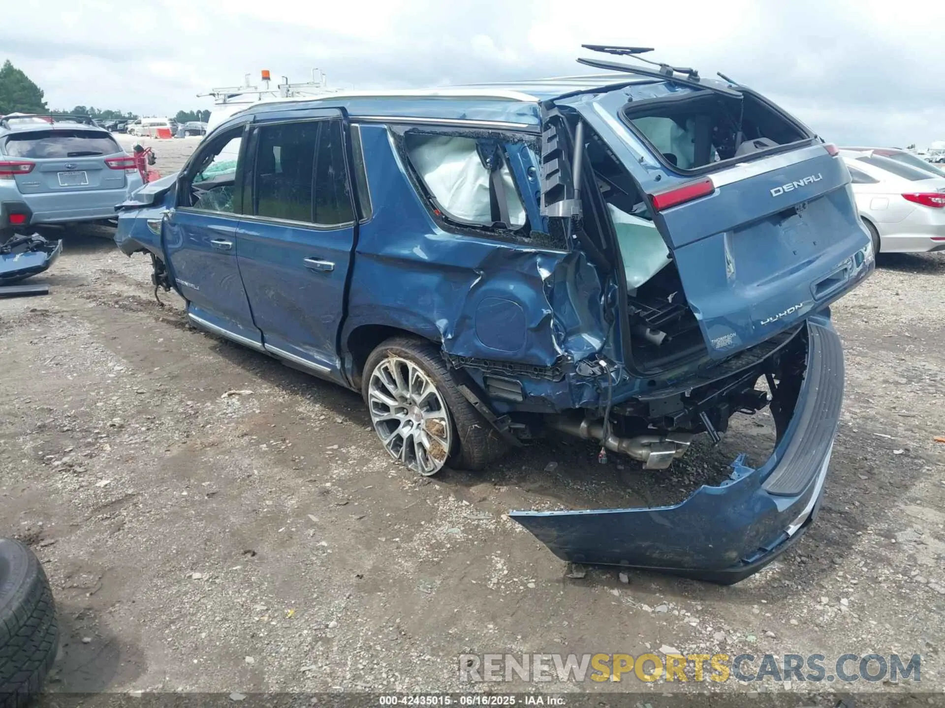 3 Photograph of a damaged car 1GKS2DRL3SR135290 GMC YUKON 2025