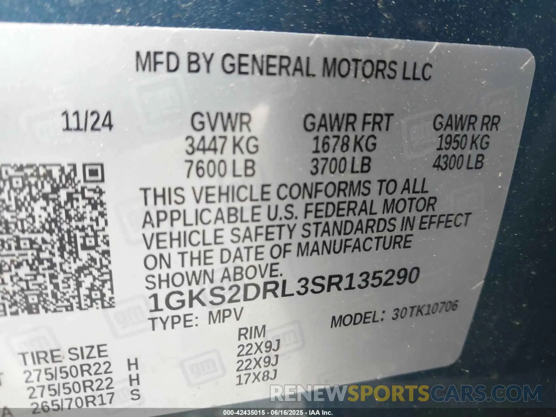 9 Photograph of a damaged car 1GKS2DRL3SR135290 GMC YUKON 2025