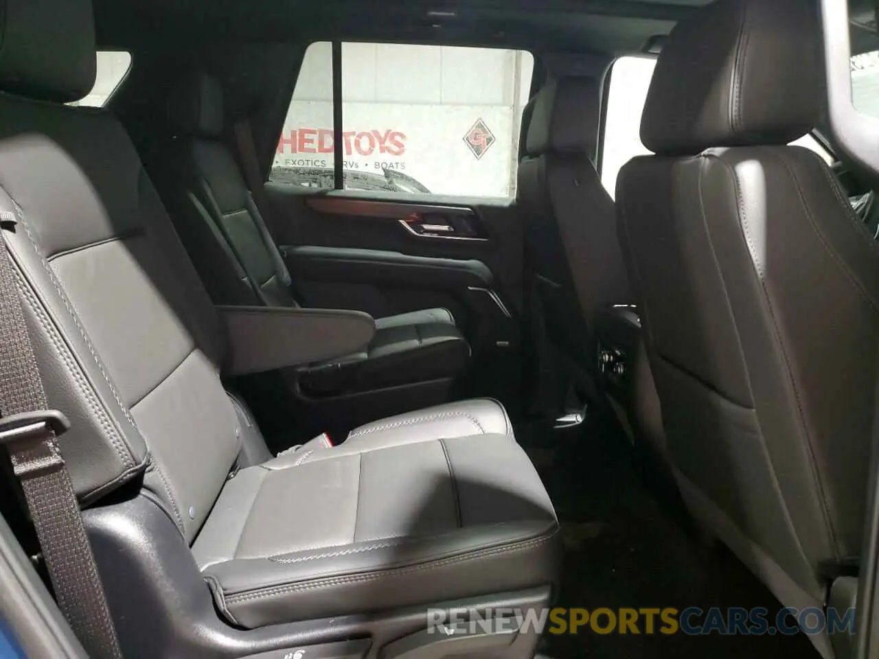 11 Photograph of a damaged car 1GKS2DRL6SR138281 GMC YUKON 2025
