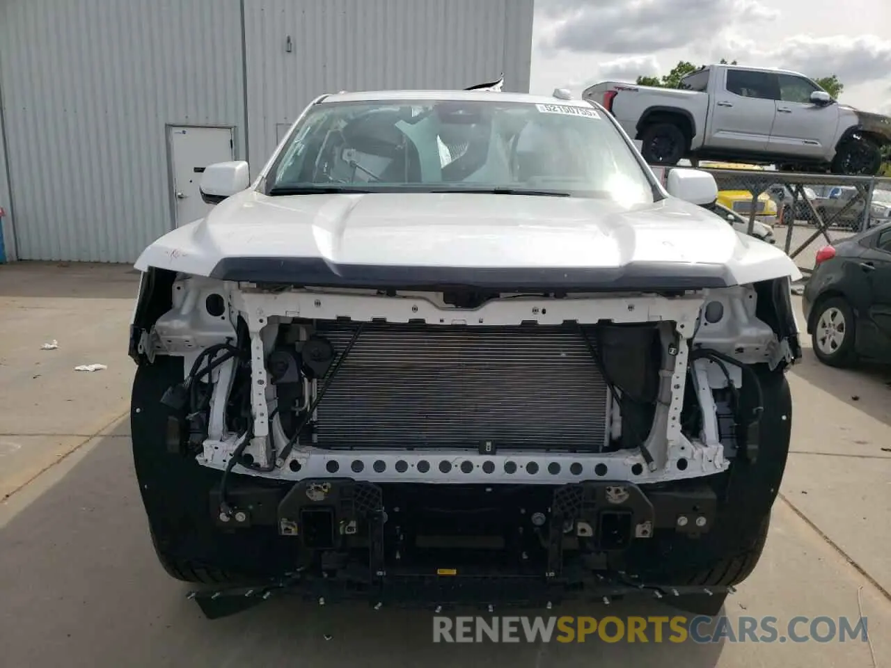 5 Photograph of a damaged car 1GKS2ERL9SR140340 GMC YUKON 2025