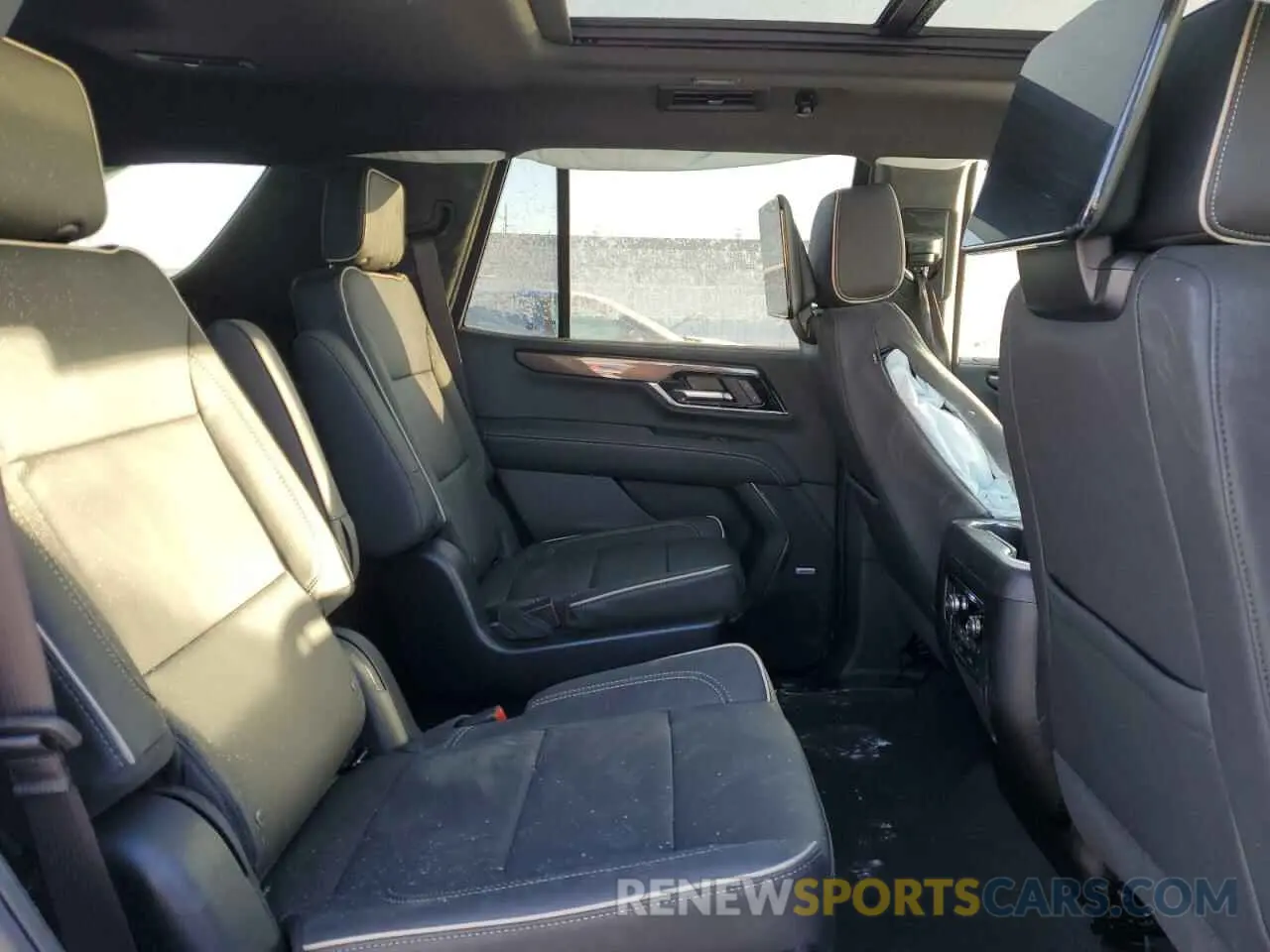 11 Photograph of a damaged car 1GKS2BRD5SR155019 GMC YUKON ELEV 2025