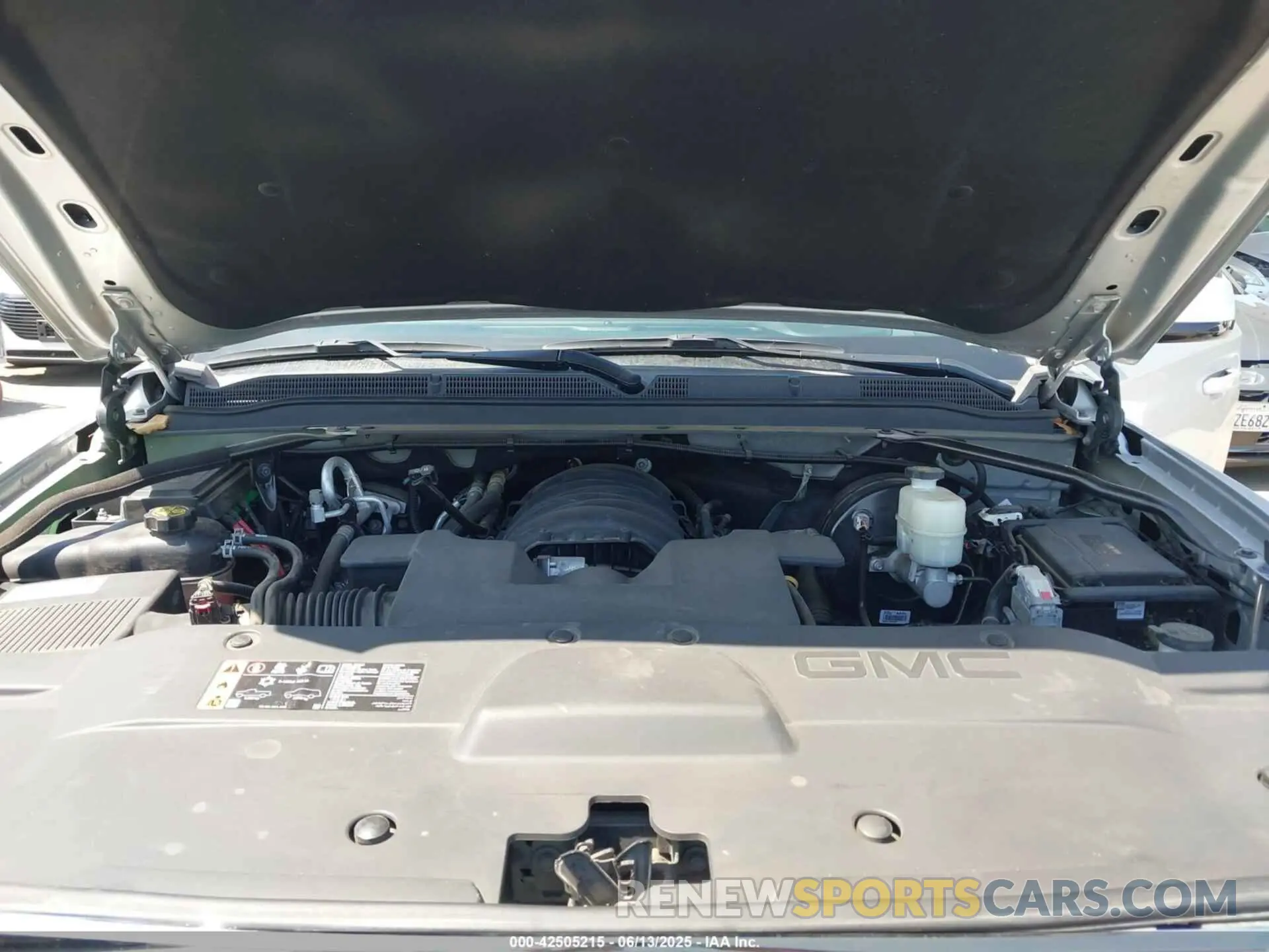 10 Photograph of a damaged car 1GKS1FKC3KR131992 GMC YUKON XL 2019