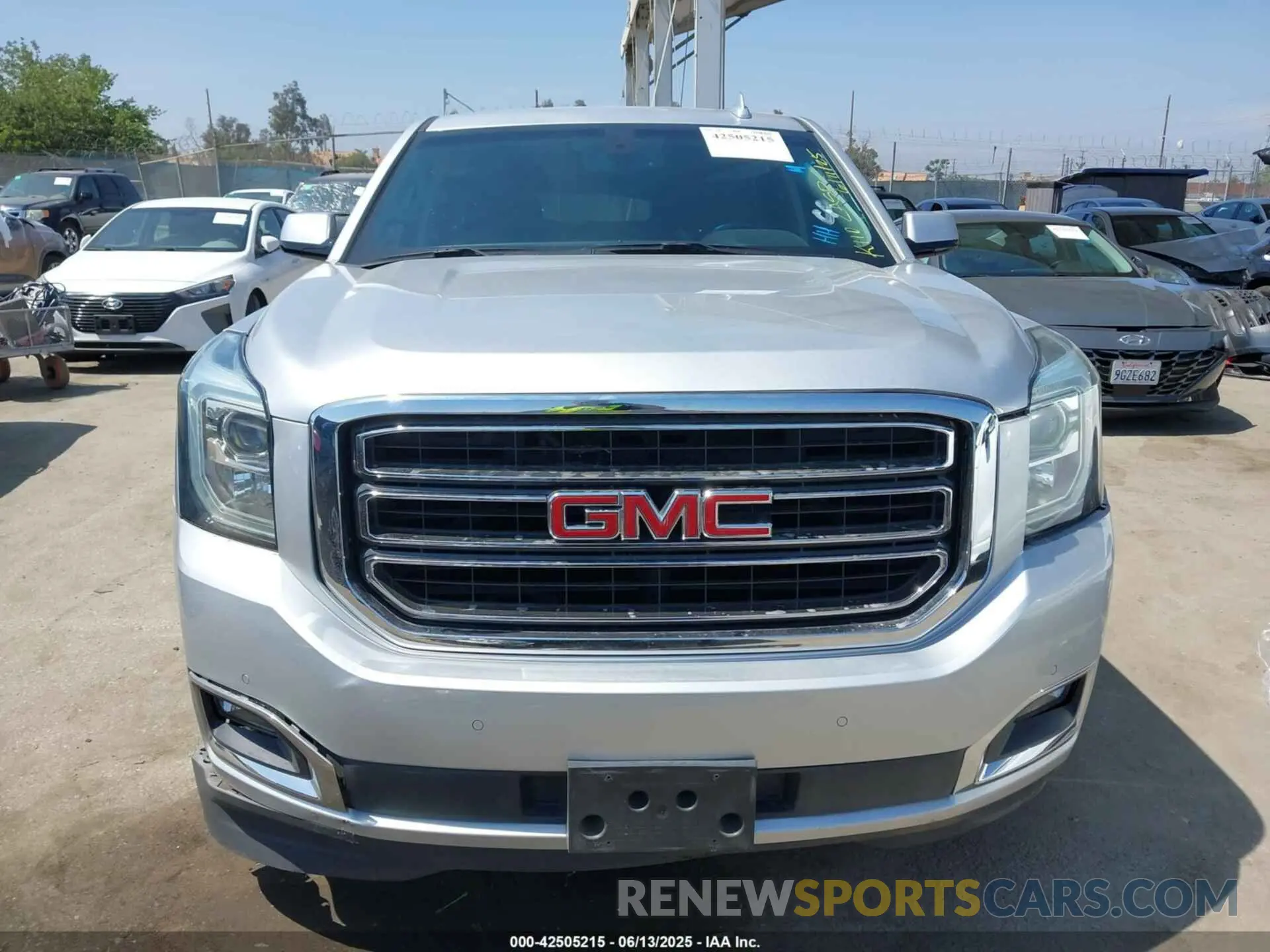 12 Photograph of a damaged car 1GKS1FKC3KR131992 GMC YUKON XL 2019