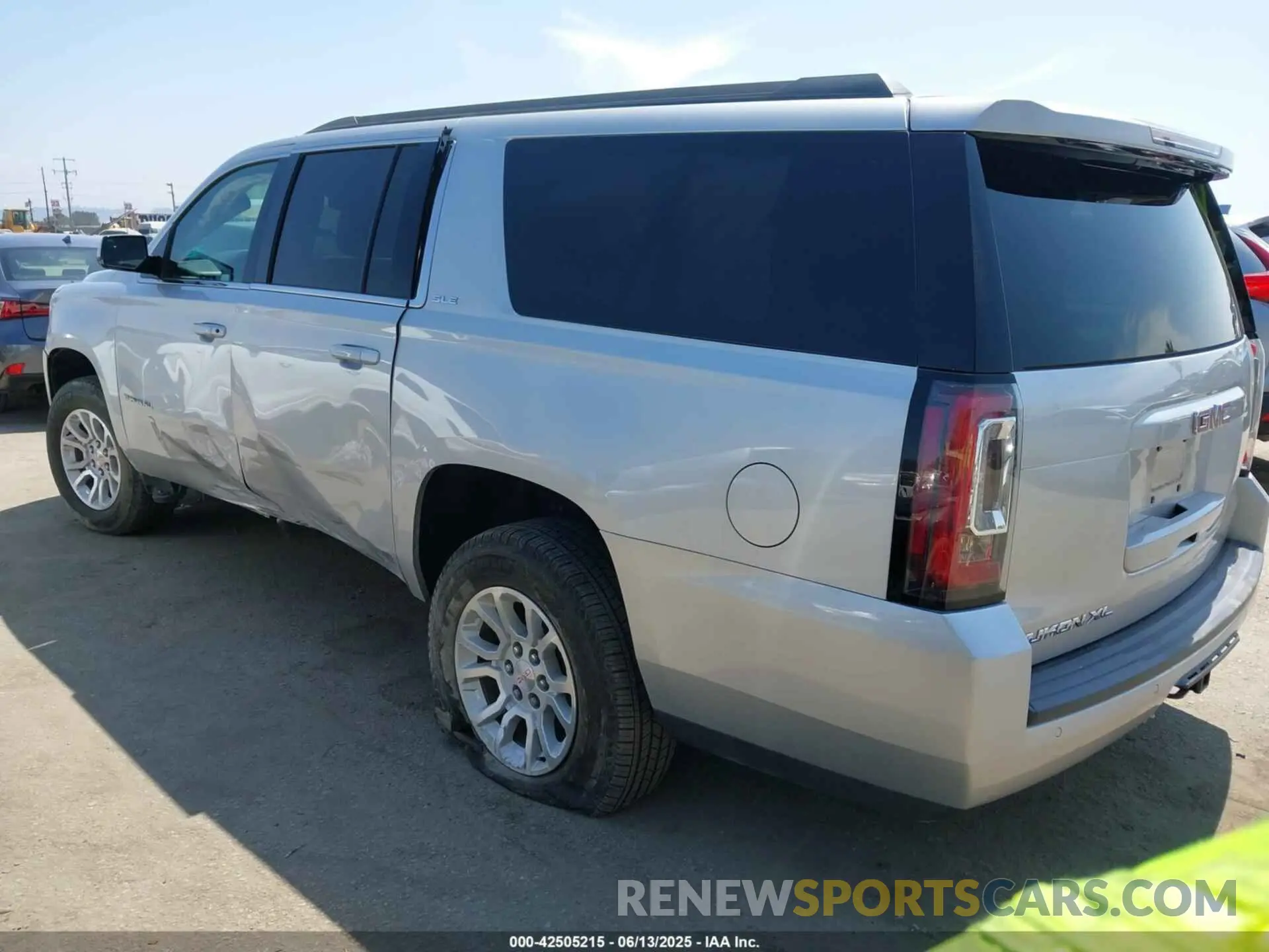 3 Photograph of a damaged car 1GKS1FKC3KR131992 GMC YUKON XL 2019