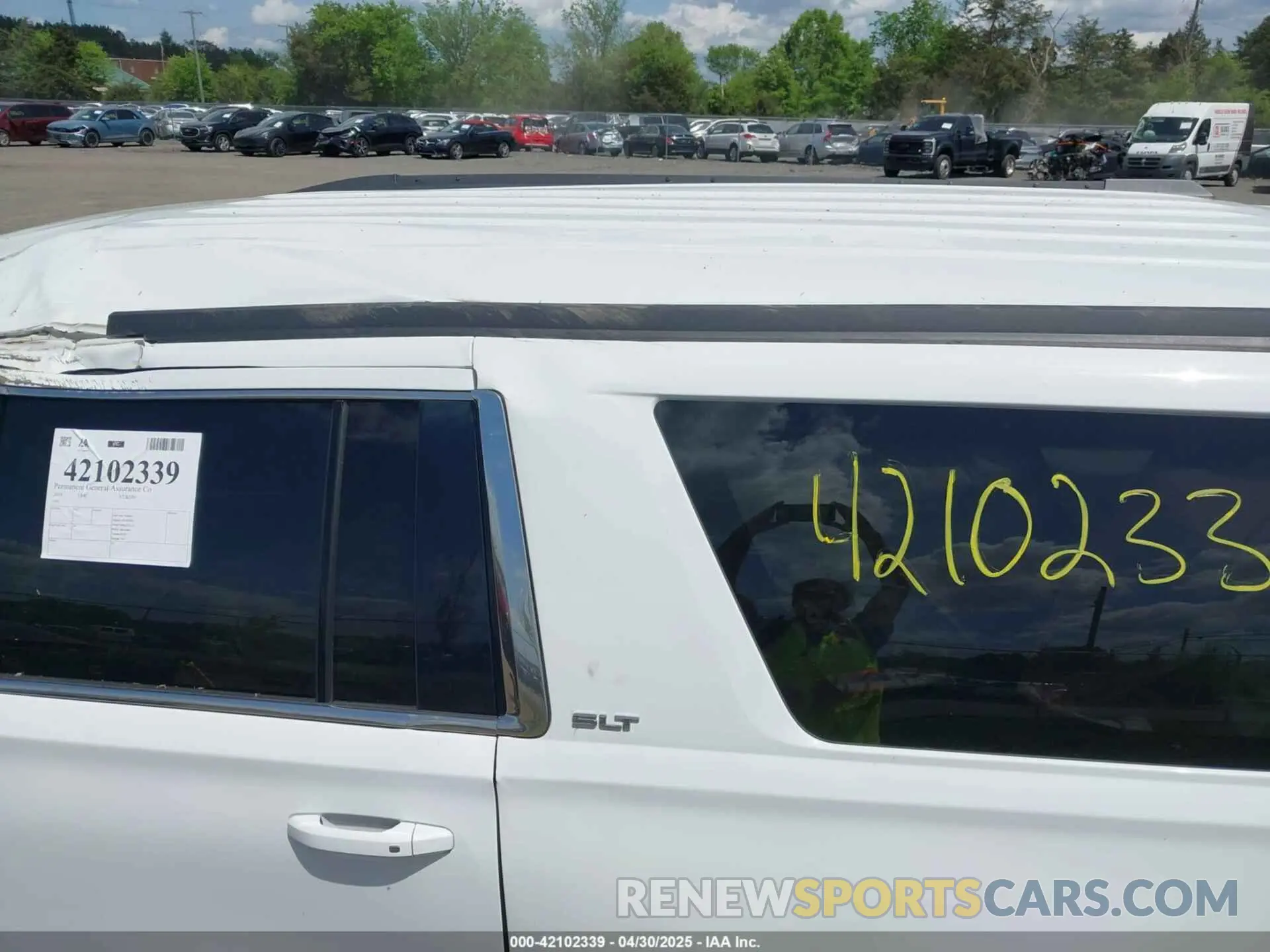 18 Photograph of a damaged car 1GKS1GKC5KR394992 GMC YUKON XL 2019