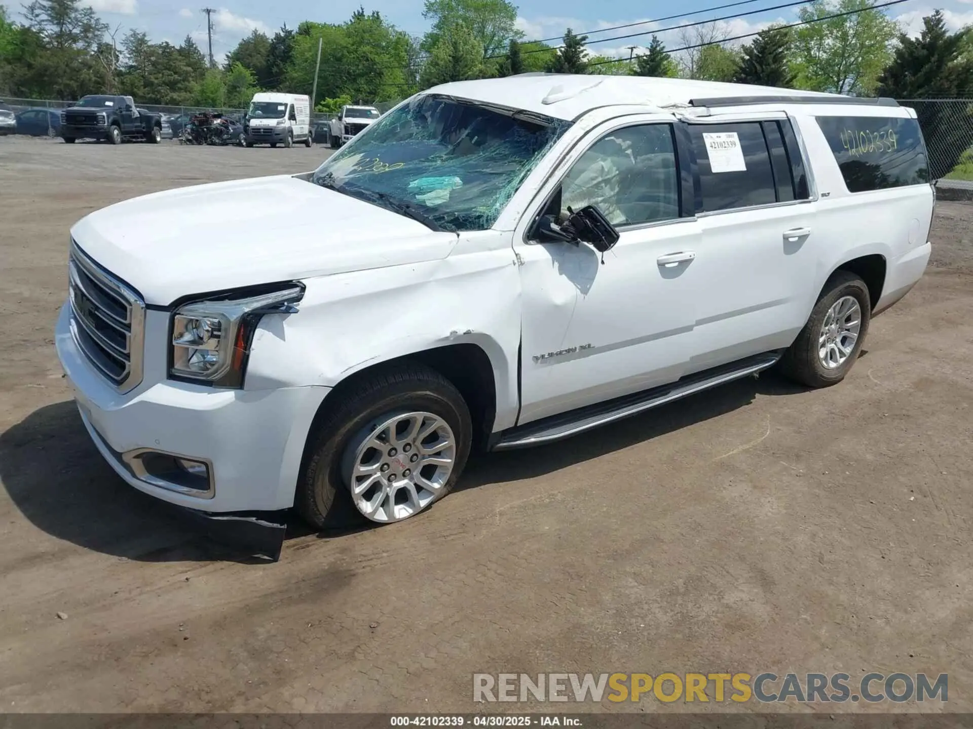 2 Photograph of a damaged car 1GKS1GKC5KR394992 GMC YUKON XL 2019