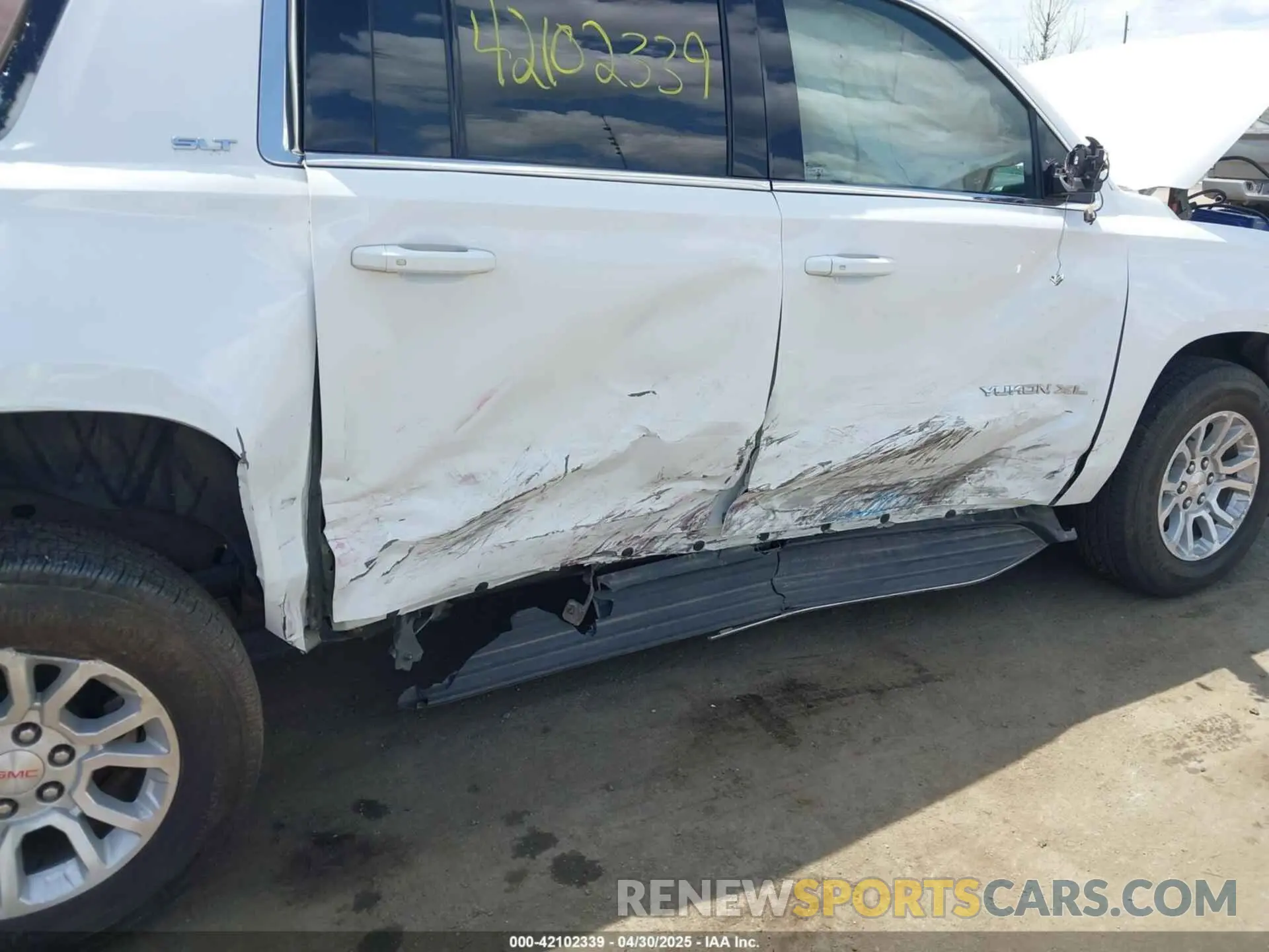 20 Photograph of a damaged car 1GKS1GKC5KR394992 GMC YUKON XL 2019