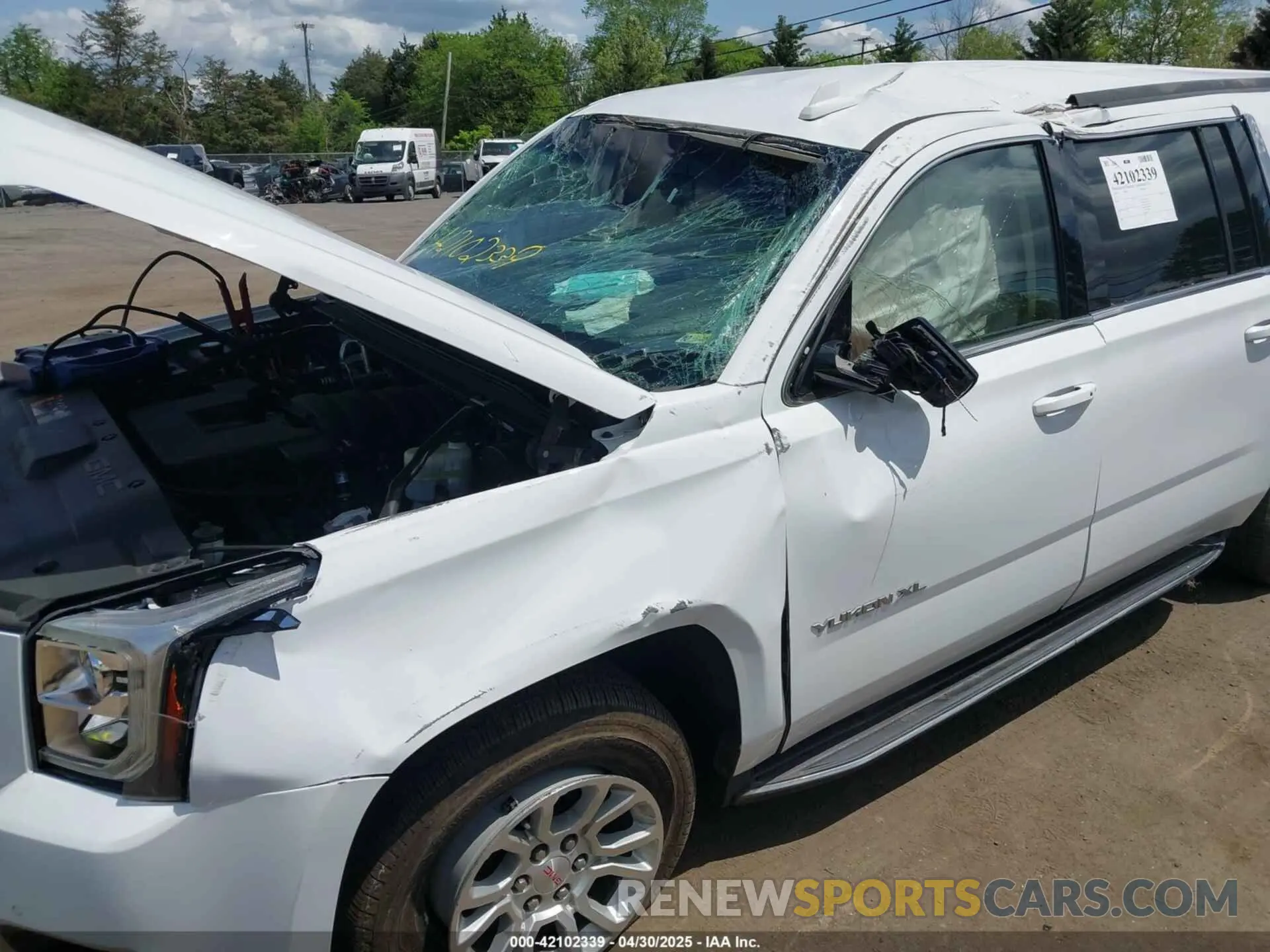 6 Photograph of a damaged car 1GKS1GKC5KR394992 GMC YUKON XL 2019