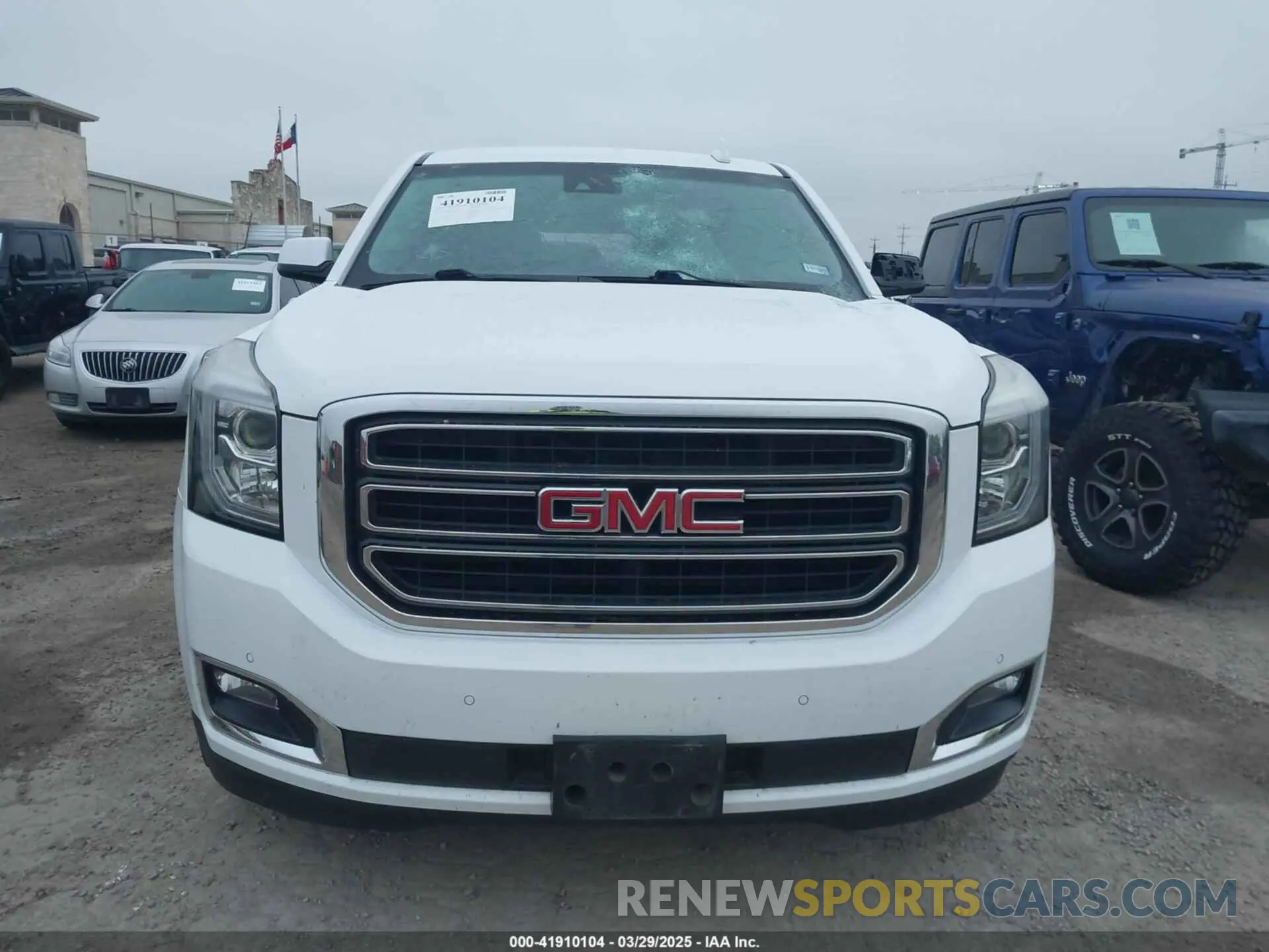 11 Photograph of a damaged car 1GKS1GKC8KR395425 GMC YUKON XL 2019