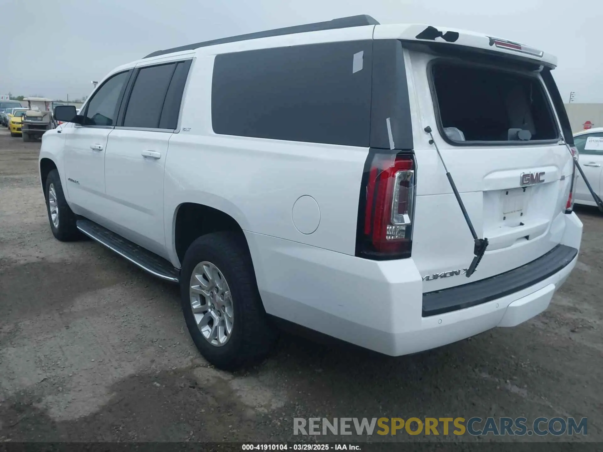 3 Photograph of a damaged car 1GKS1GKC8KR395425 GMC YUKON XL 2019