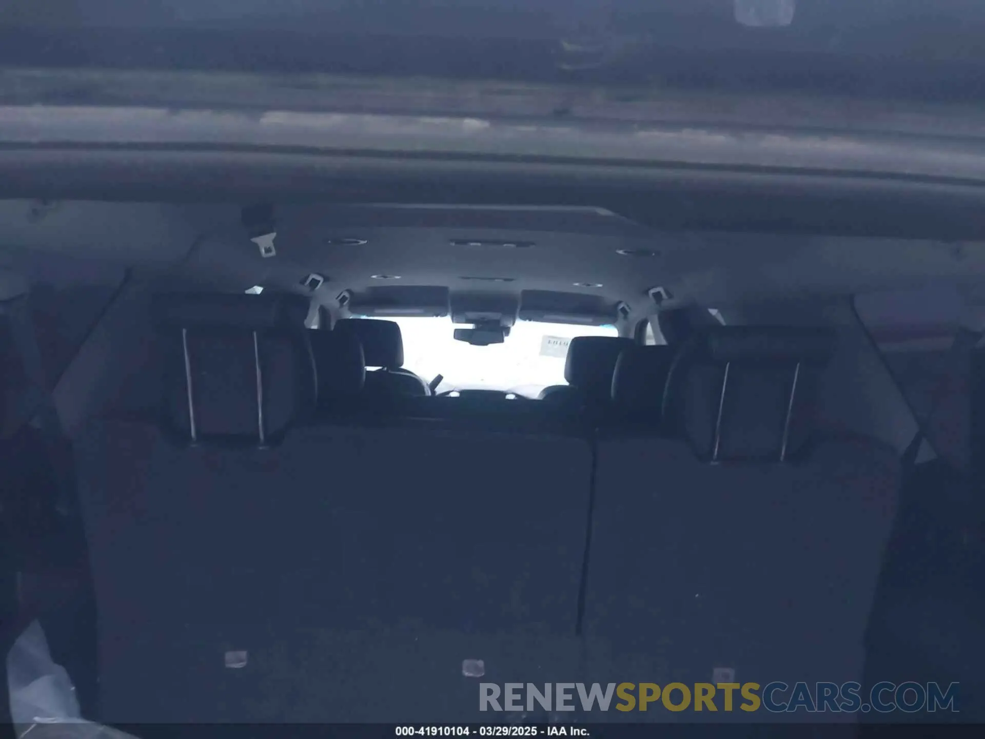 8 Photograph of a damaged car 1GKS1GKC8KR395425 GMC YUKON XL 2019