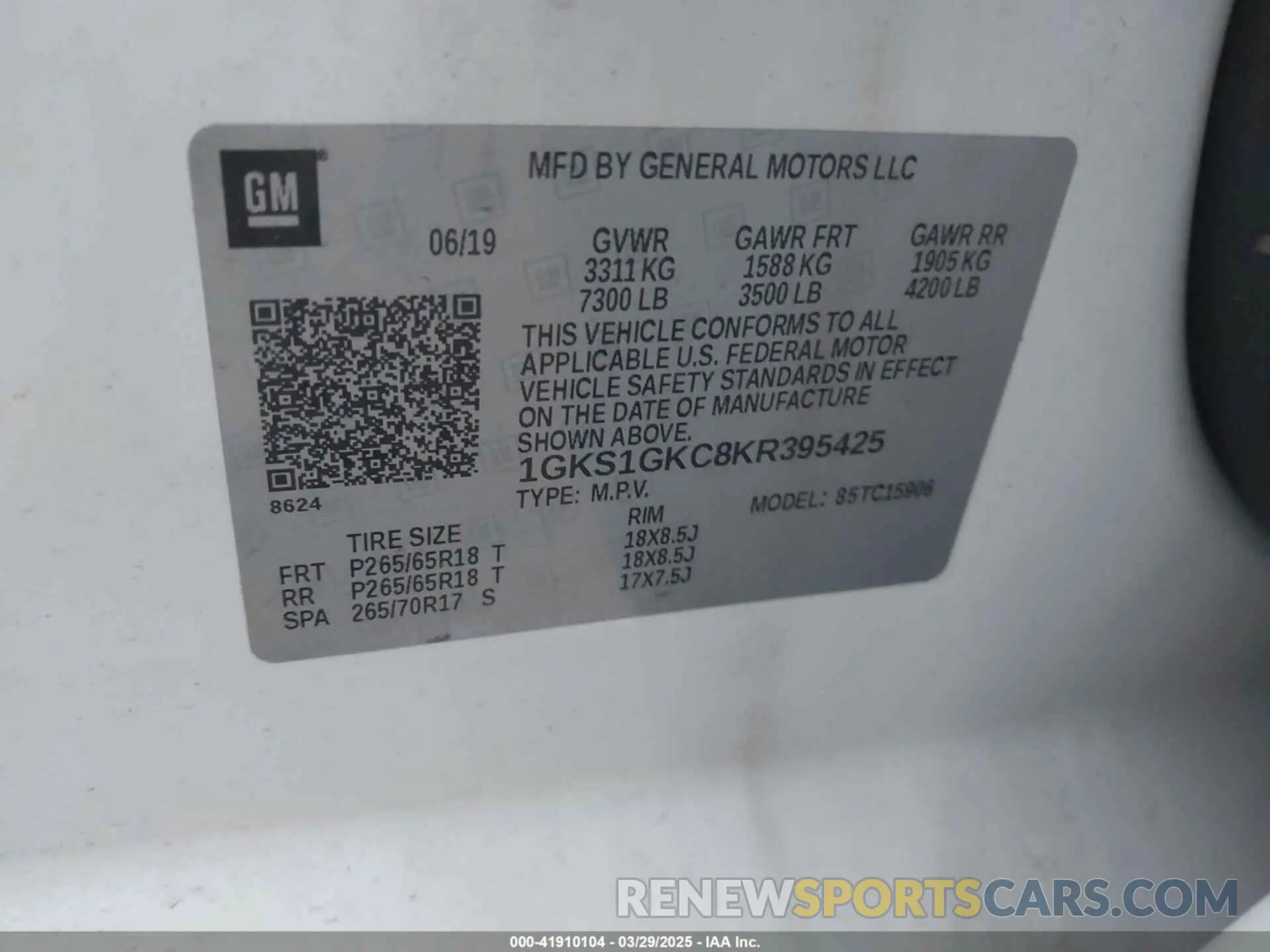 9 Photograph of a damaged car 1GKS1GKC8KR395425 GMC YUKON XL 2019