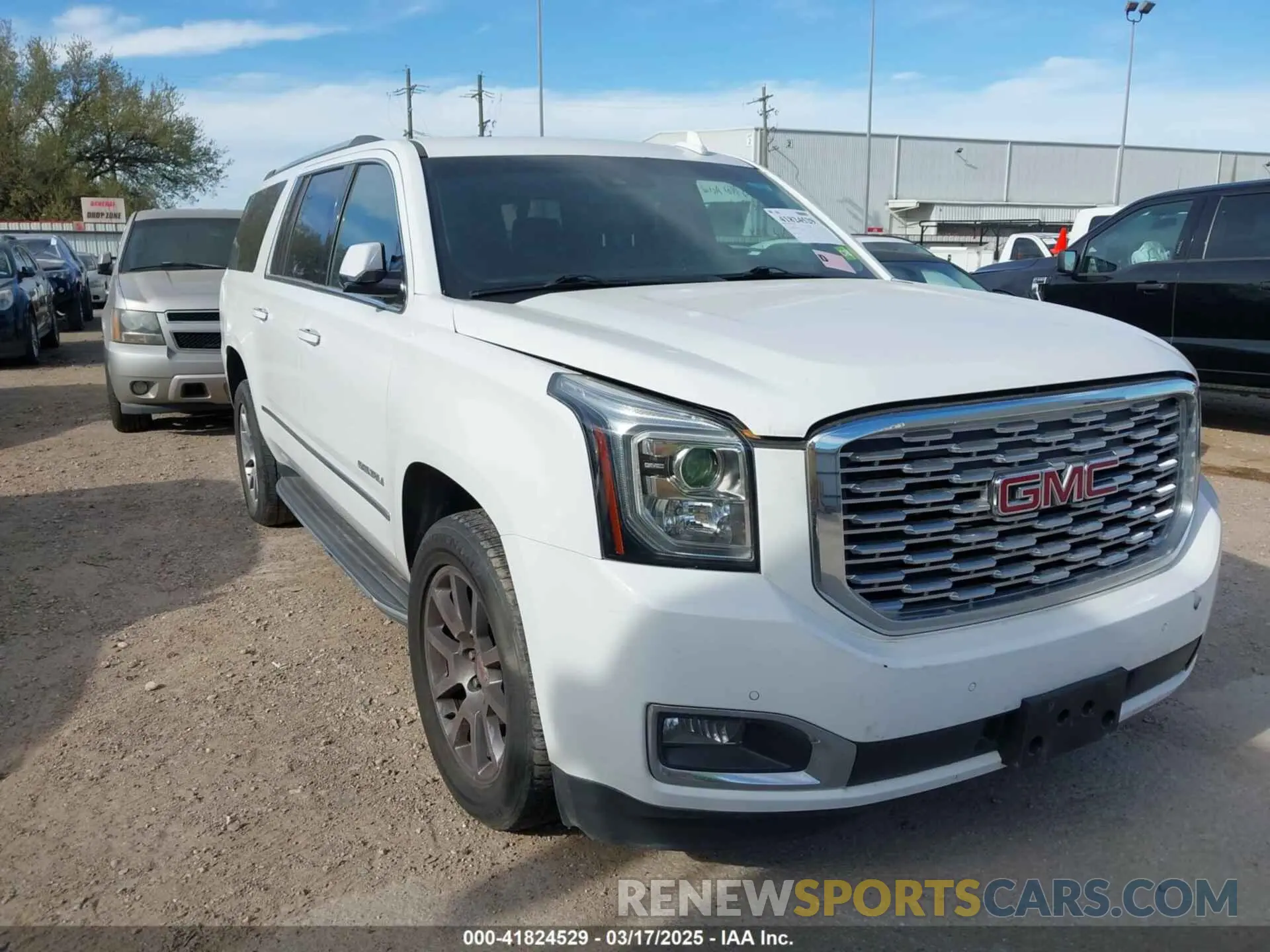 1 Photograph of a damaged car 1GKS1HKJ8KR378385 GMC YUKON XL 2019
