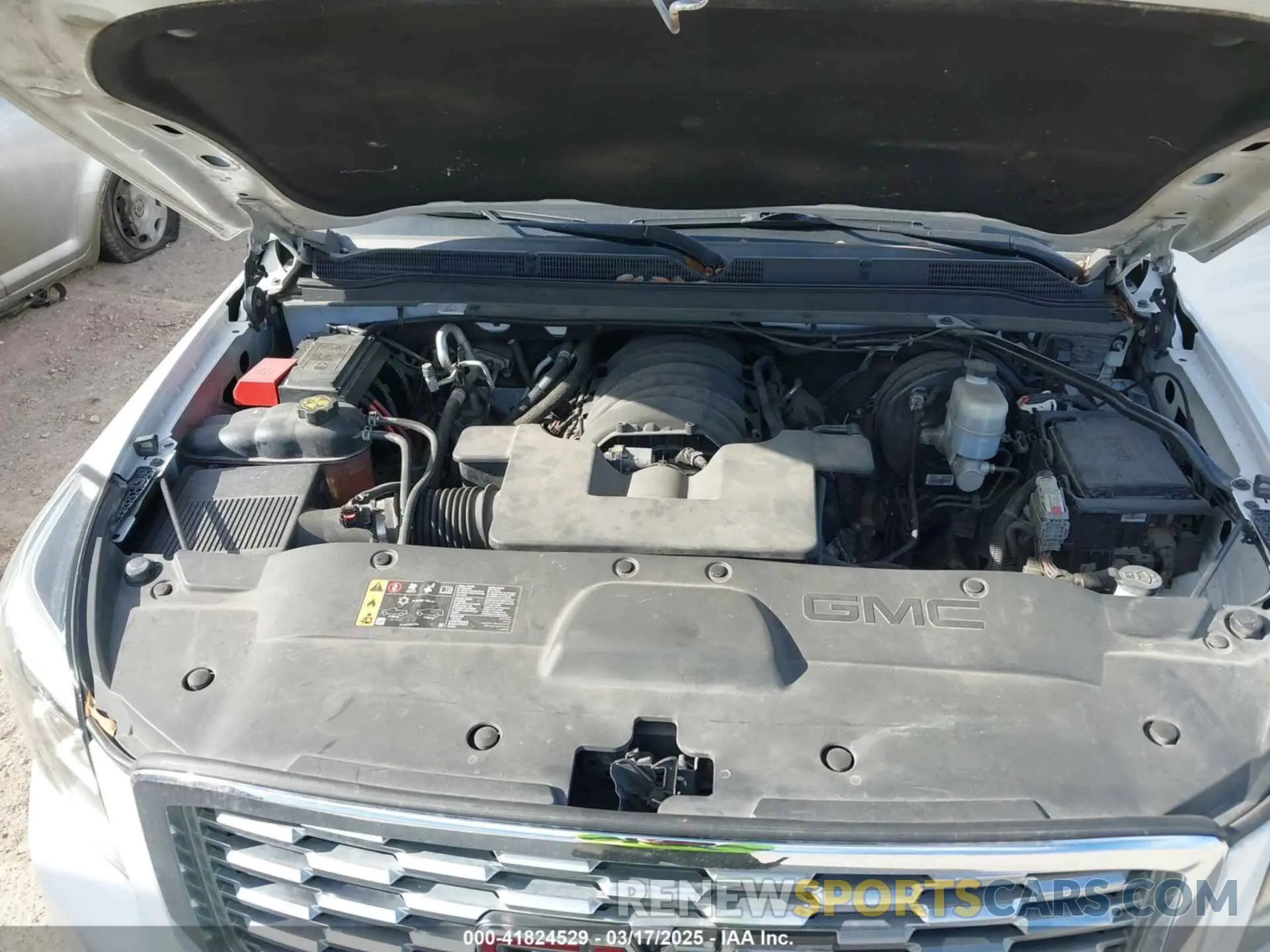 10 Photograph of a damaged car 1GKS1HKJ8KR378385 GMC YUKON XL 2019