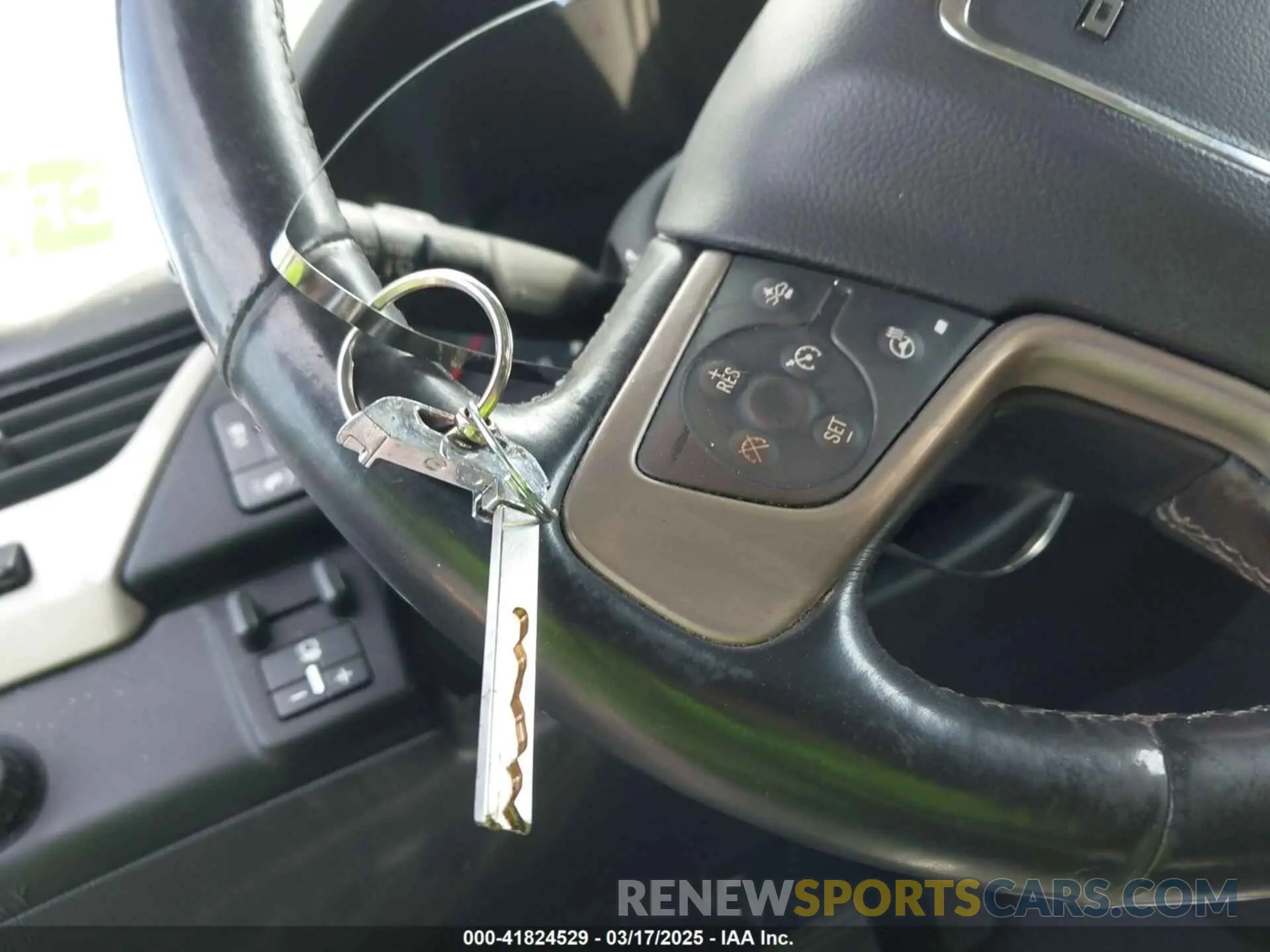 11 Photograph of a damaged car 1GKS1HKJ8KR378385 GMC YUKON XL 2019