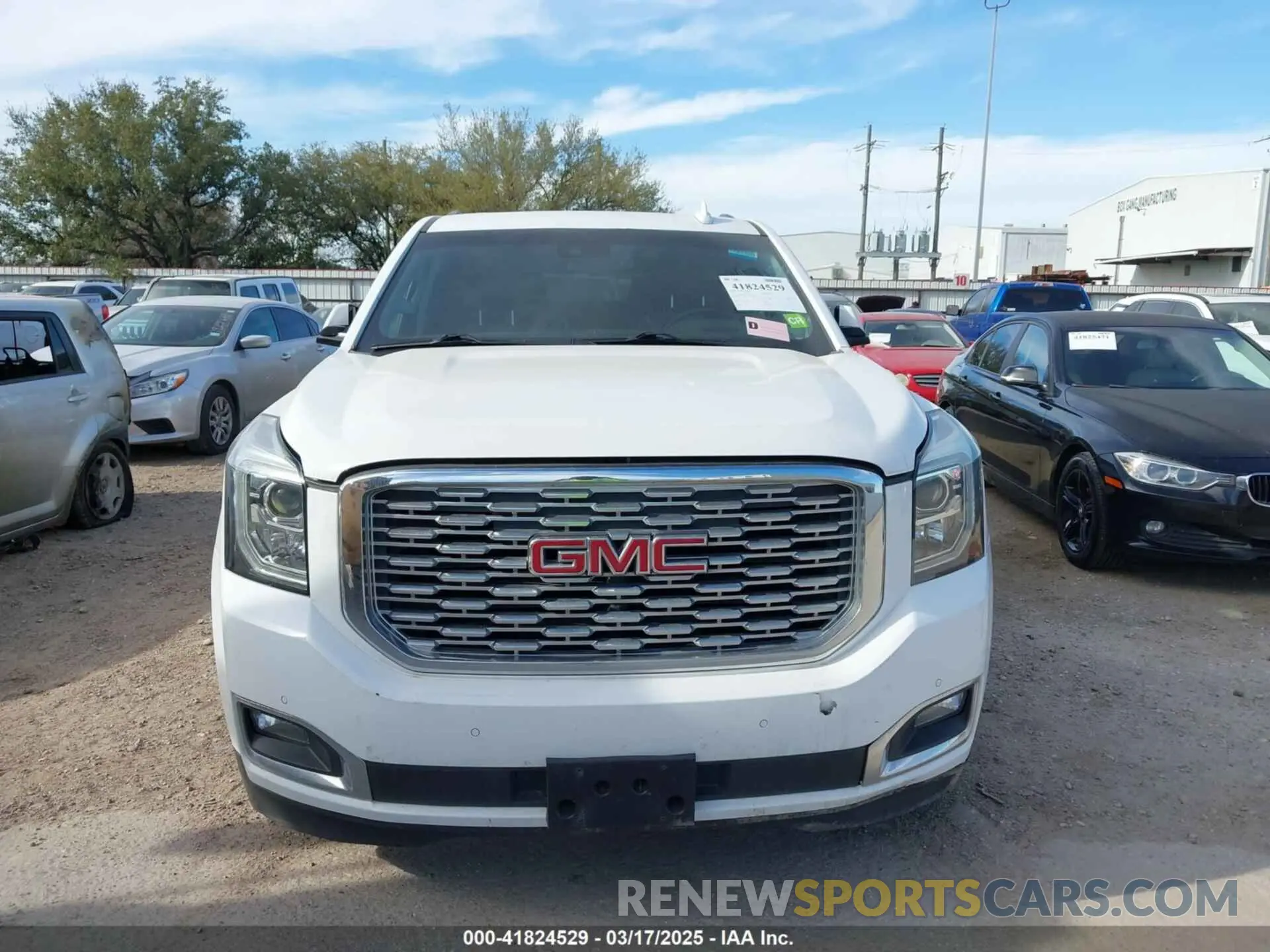12 Photograph of a damaged car 1GKS1HKJ8KR378385 GMC YUKON XL 2019