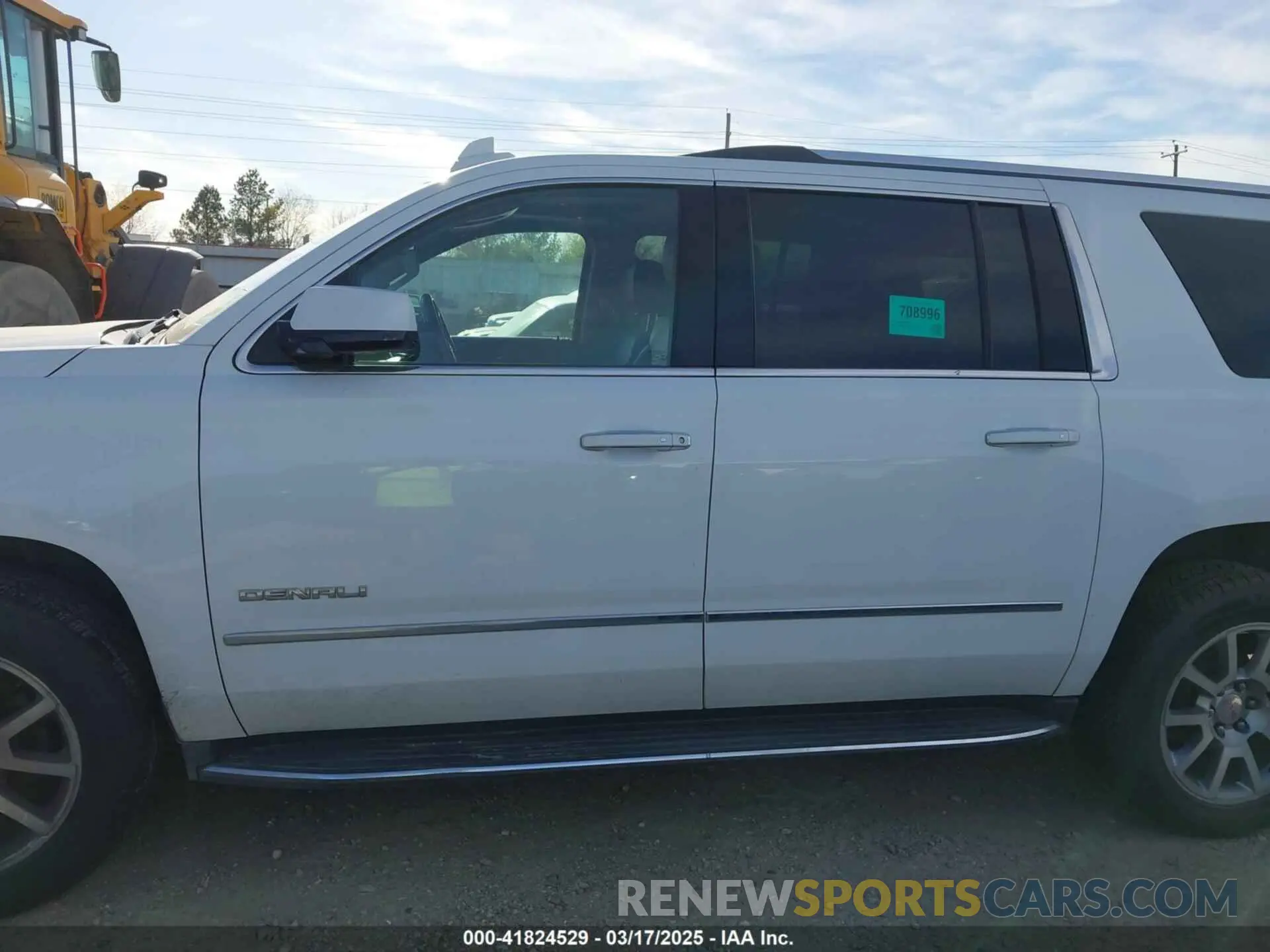 14 Photograph of a damaged car 1GKS1HKJ8KR378385 GMC YUKON XL 2019