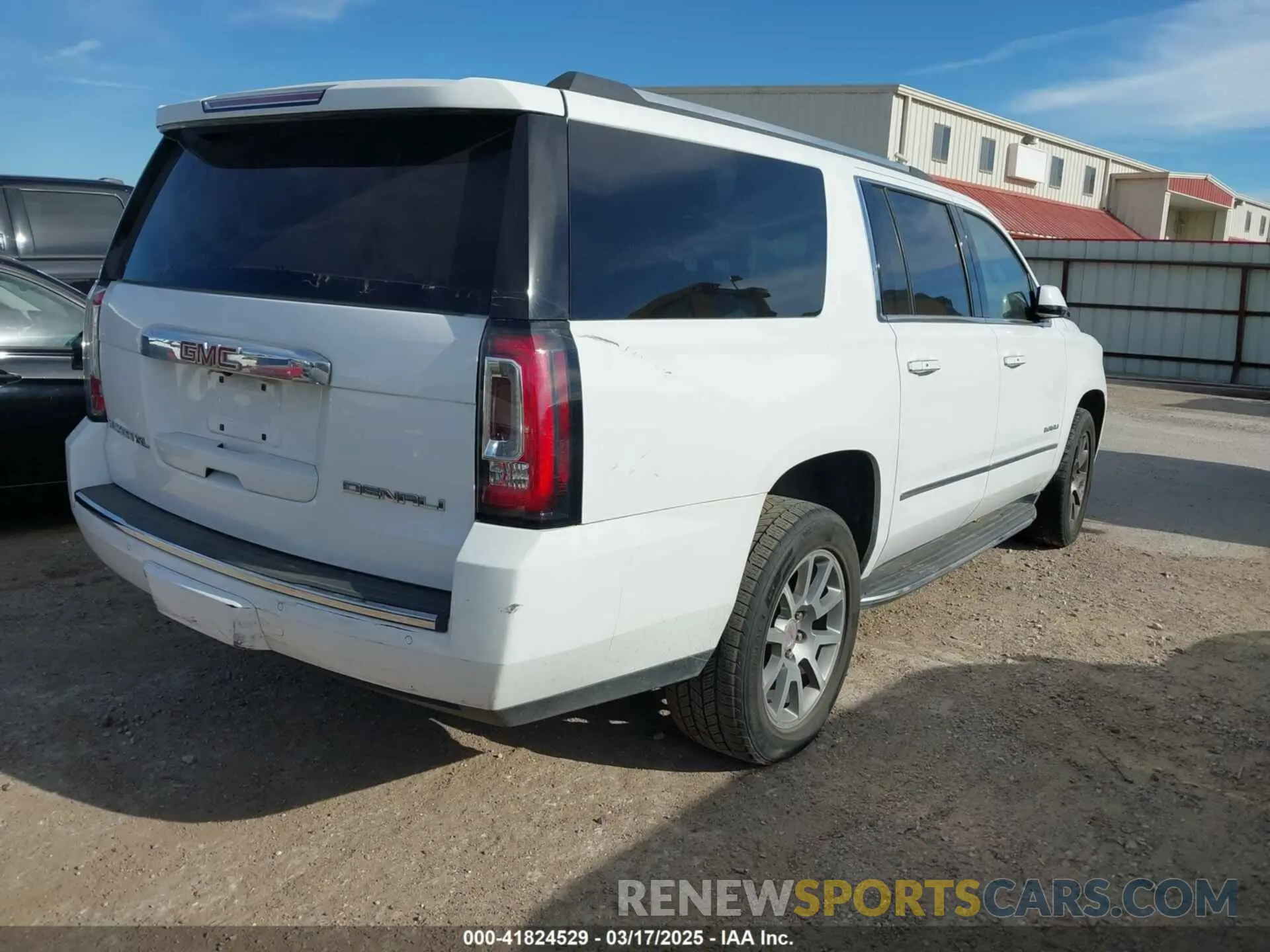 4 Photograph of a damaged car 1GKS1HKJ8KR378385 GMC YUKON XL 2019