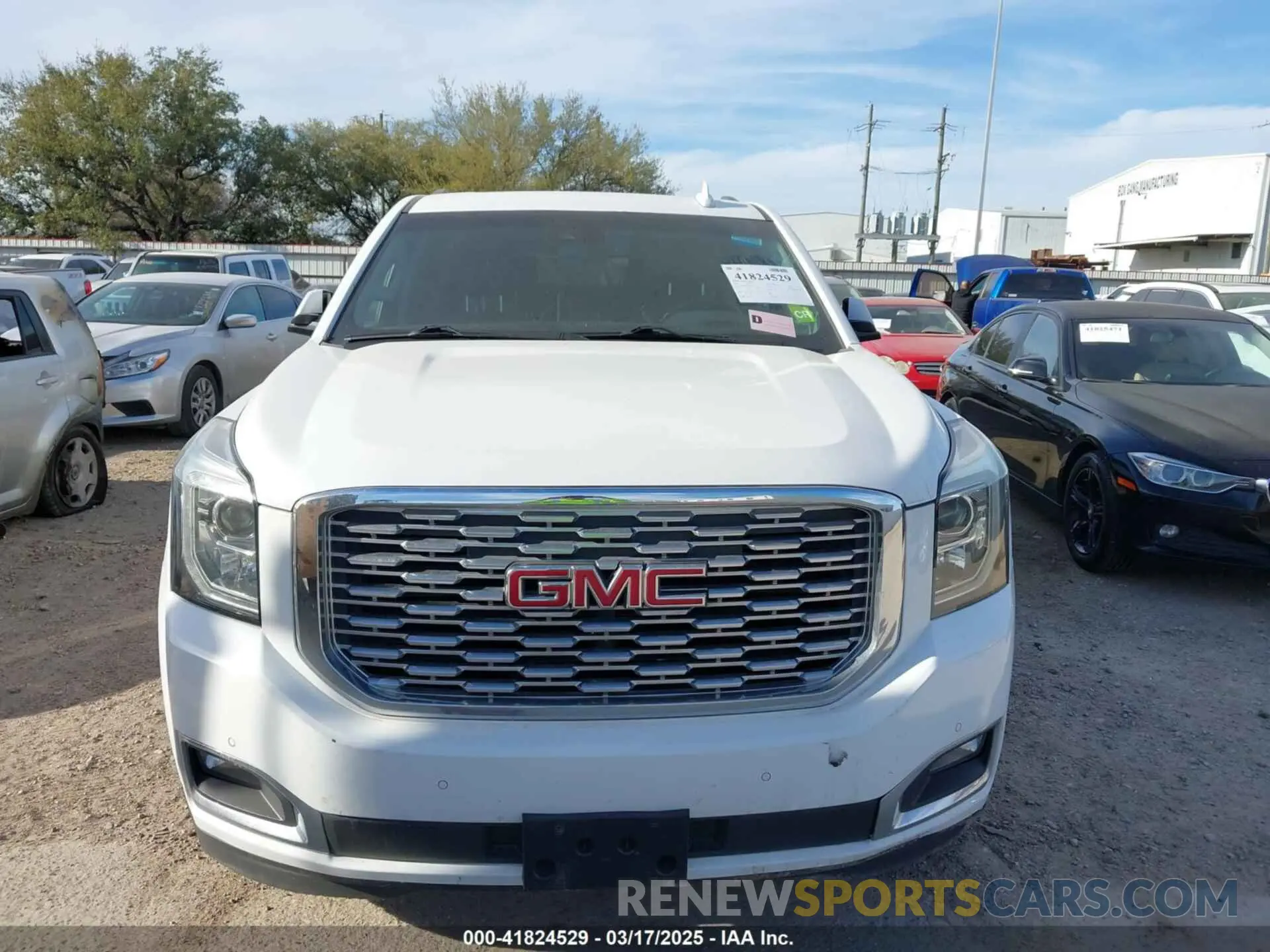 6 Photograph of a damaged car 1GKS1HKJ8KR378385 GMC YUKON XL 2019