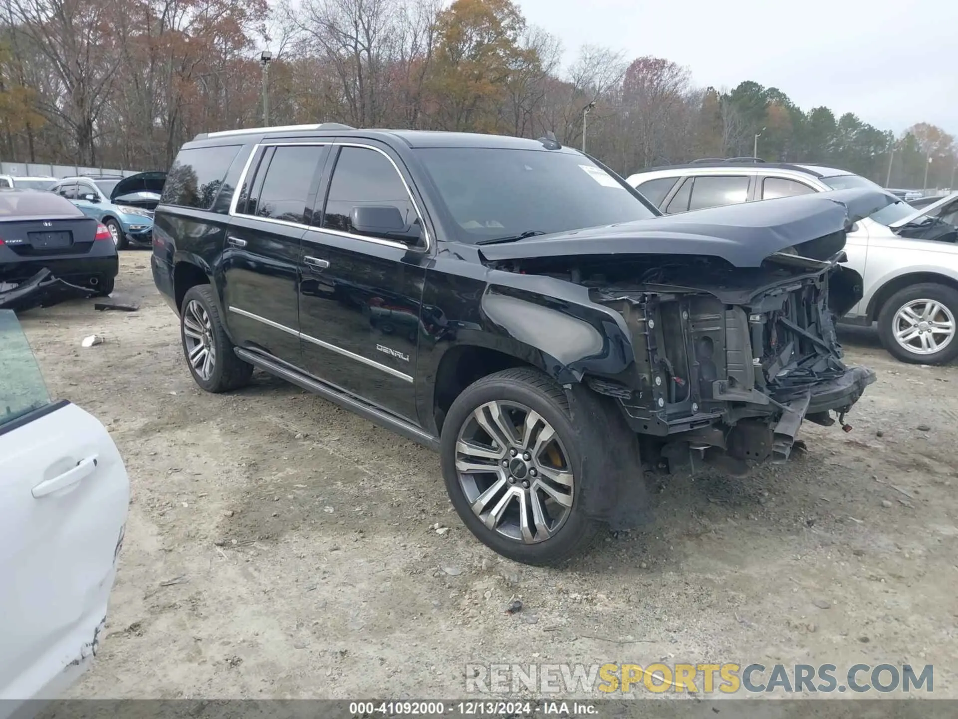 1 Photograph of a damaged car 1GKS1HKJ9KR194167 GMC YUKON XL 2019