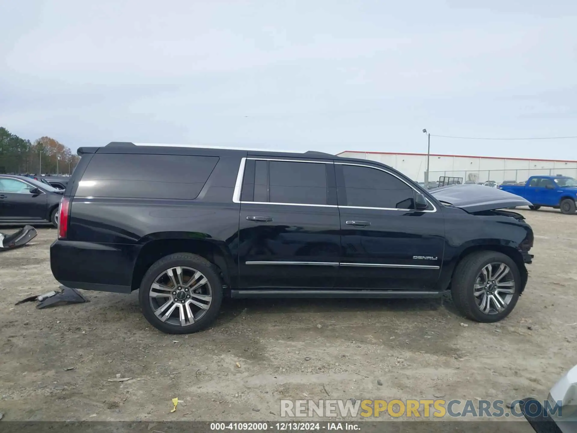 13 Photograph of a damaged car 1GKS1HKJ9KR194167 GMC YUKON XL 2019